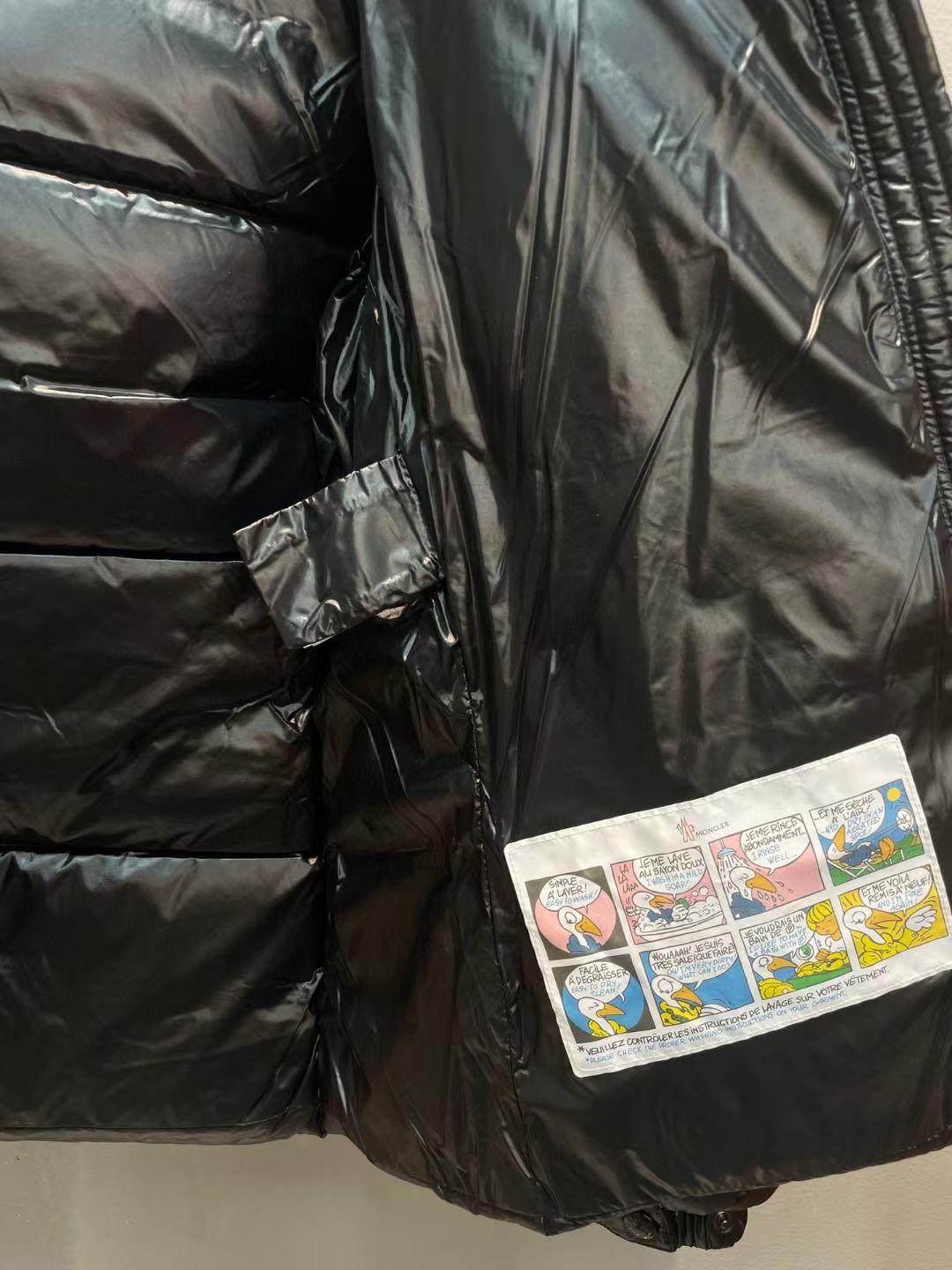 新款🌟出货啦📢！Moncle*秋冬经典Bady系列常规羽绒服，可拆卸连帽设计！修身轻薄款！充绒是最顶级的