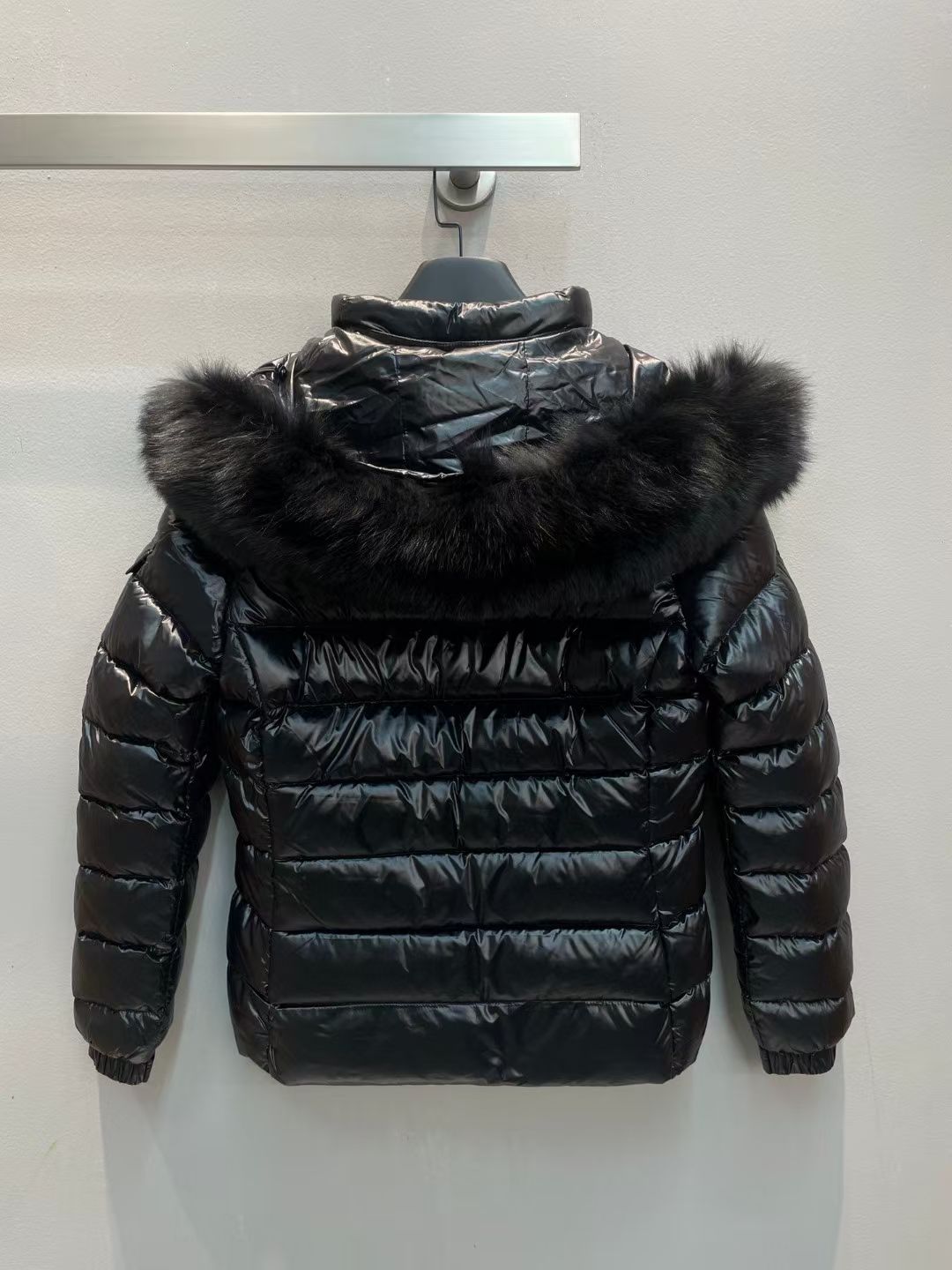 新款🌟出货啦📢！Moncle*秋冬经典Bady系列常规羽绒服，可拆卸连帽设计！修身轻薄款！充绒是最顶级的