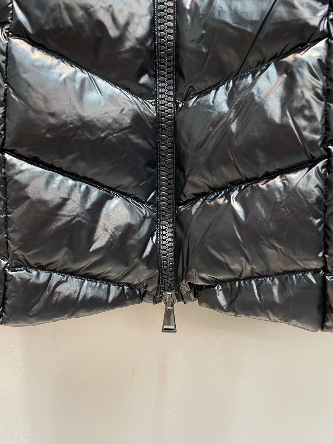 新款🌟出货啦📢！Moncle*秋冬经典Fulmarus系列长款羽绒服，超大狐狸毛大毛领，光一条毛领就将近