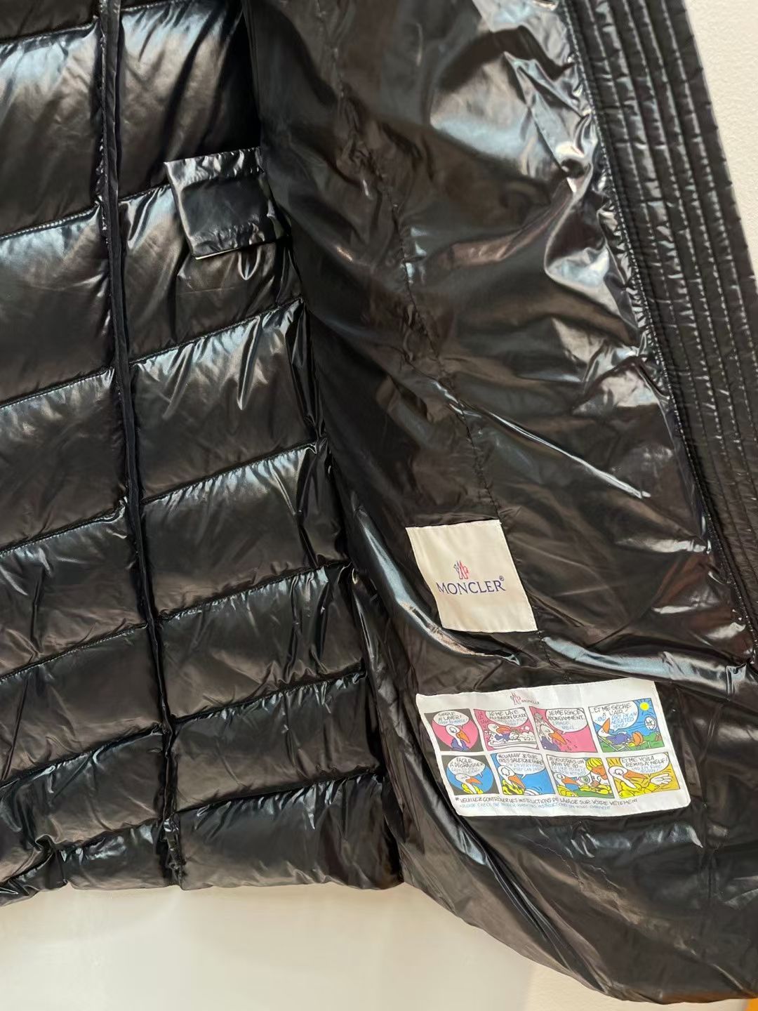 新款🌟出货啦📢！Moncle*秋冬经典Fulmarus系列长款羽绒服，超大狐狸毛大毛领，光一条毛领就将近