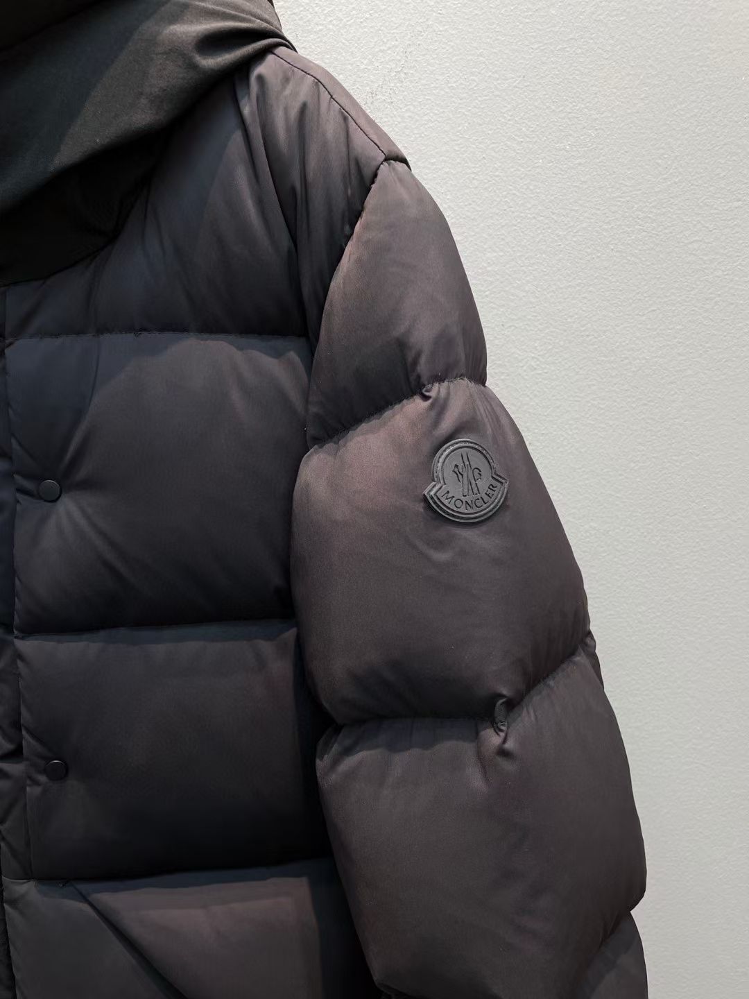 新款🌟出货啦📢！Moncle*秋冬新款黑武士黑标羽绒服，原版19800购入，客定哑光防水面料，国标90白