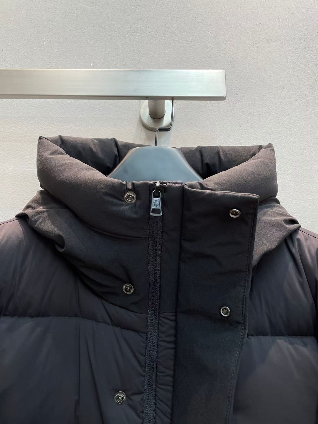 新款🌟出货啦📢！Moncle*秋冬新款黑武士黑标羽绒服，原版19800购入，客定哑光防水面料，国标90白