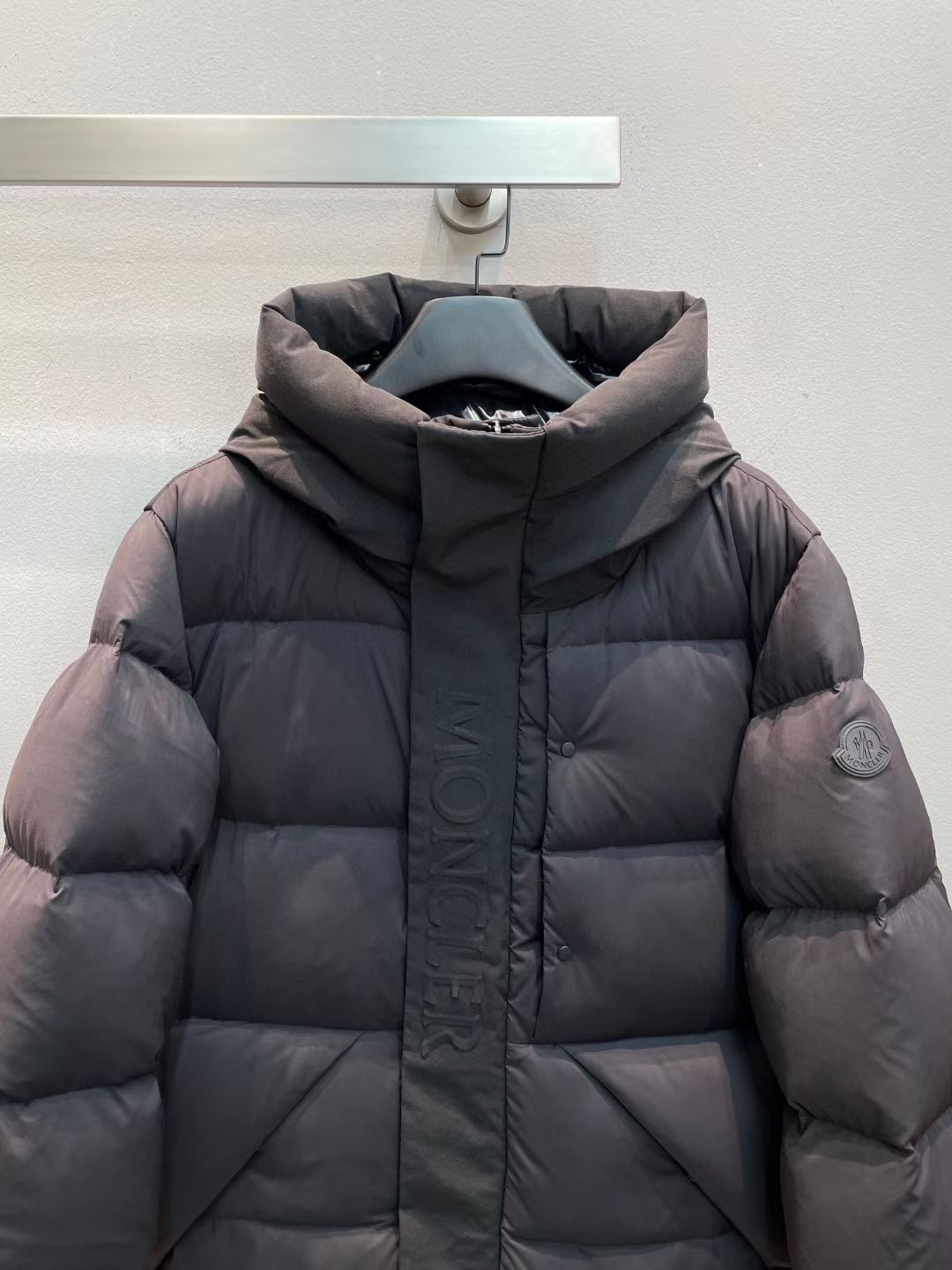 新款🌟出货啦📢！Moncle*秋冬新款黑武士黑标羽绒服，原版19800购入，客定哑光防水面料，国标90白