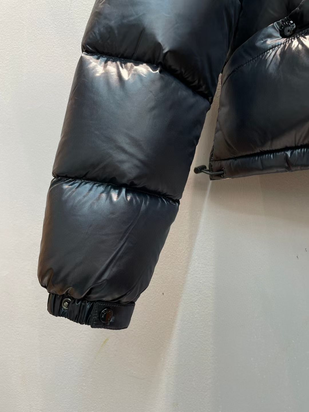 新款🌟出货啦📢！Moncle*秋冬经典Bardanette系列女短款羽绒服，看饱满度和回弹性就知道绒的好