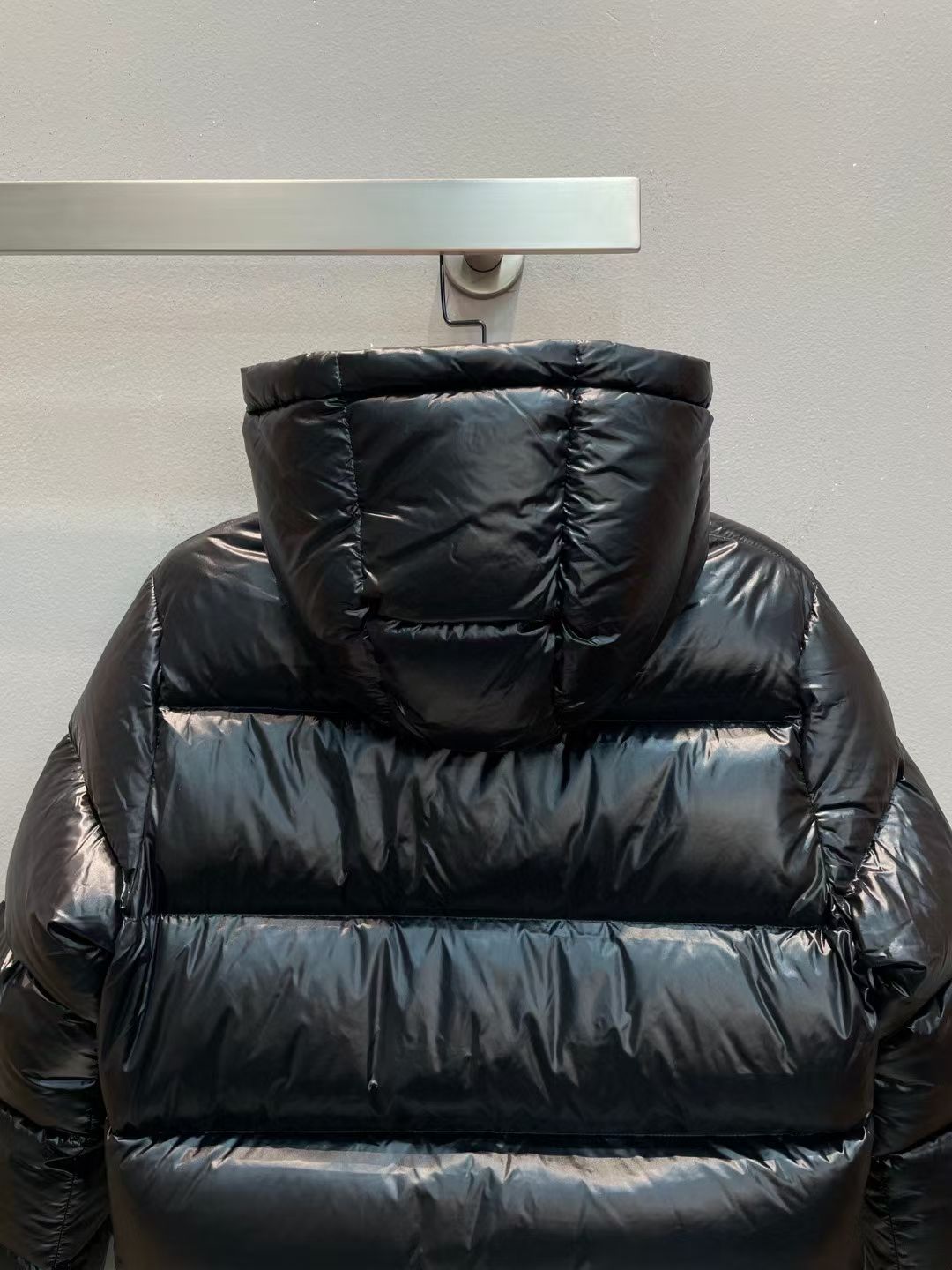 新款🌟出货啦📢！Moncle*秋冬经典Bardanette系列女短款羽绒服，看饱满度和回弹性就知道绒的好