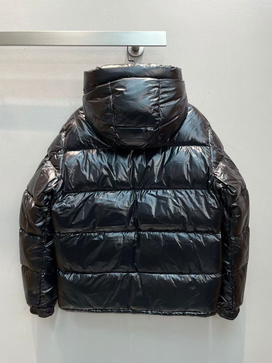 新款🌟出货啦📢！Moncle*秋冬经典Serin系列常规羽绒服，可拆卸连帽设计！充绒是最顶级的90白鹅绒