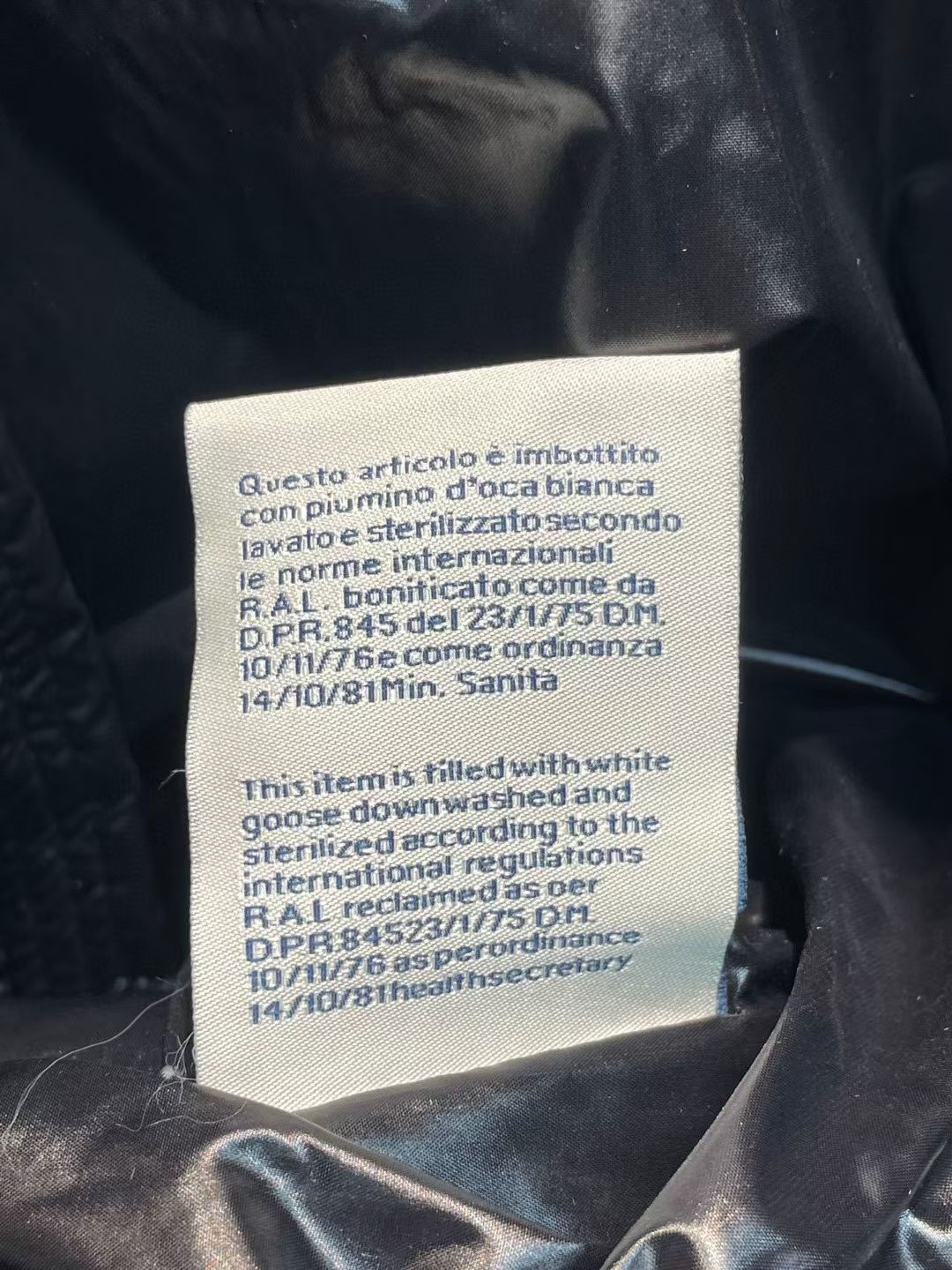 新款🌟出货啦📢！Moncle*秋冬经典Serin系列常规羽绒服，可拆卸连帽设计！充绒是最顶级的90白鹅绒