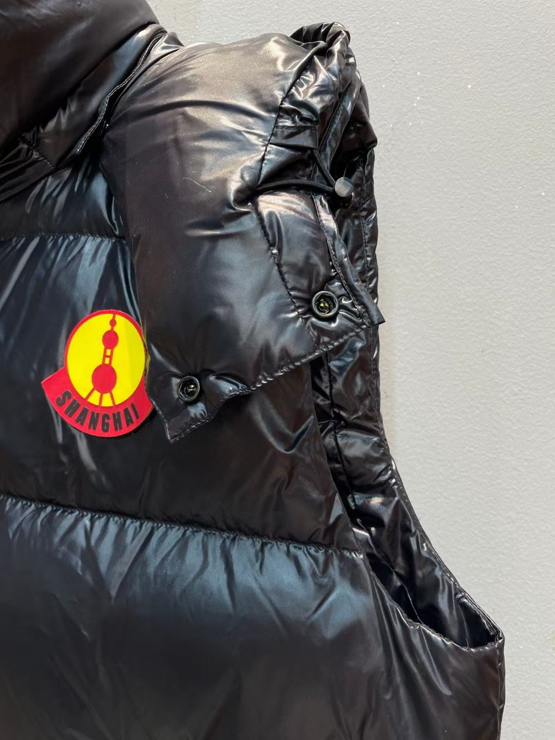 新款🌟出货啦📢！Moncle*秋冬经典 Genius Gilet系列男款羽绒马甲，连帽轻便设计！修身轻薄