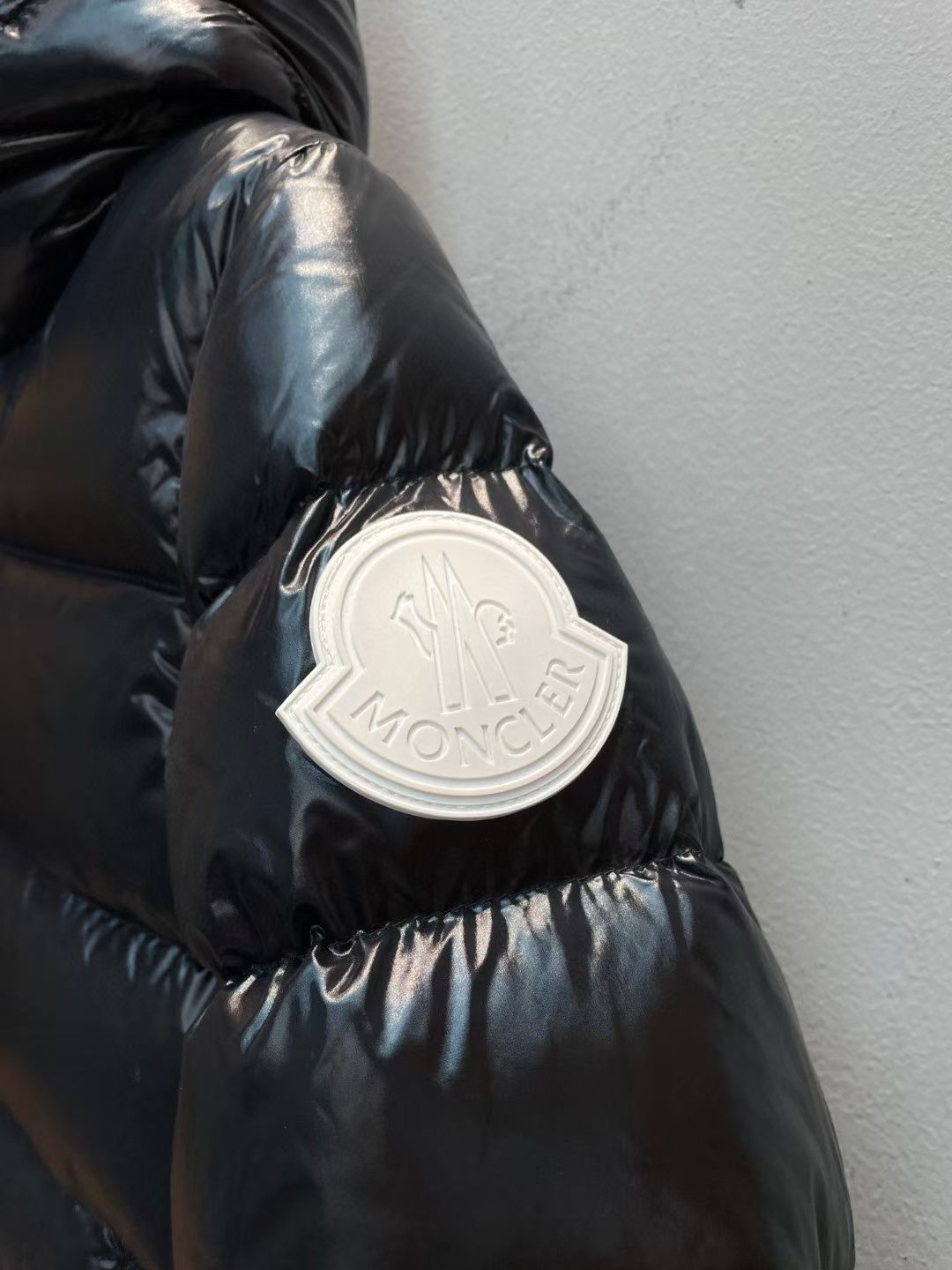 新款🌟出货啦📢！Moncle*秋冬经典Berry系列中长款男童羽绒服，可拆卸连帽领设计，充绒是最顶级的9