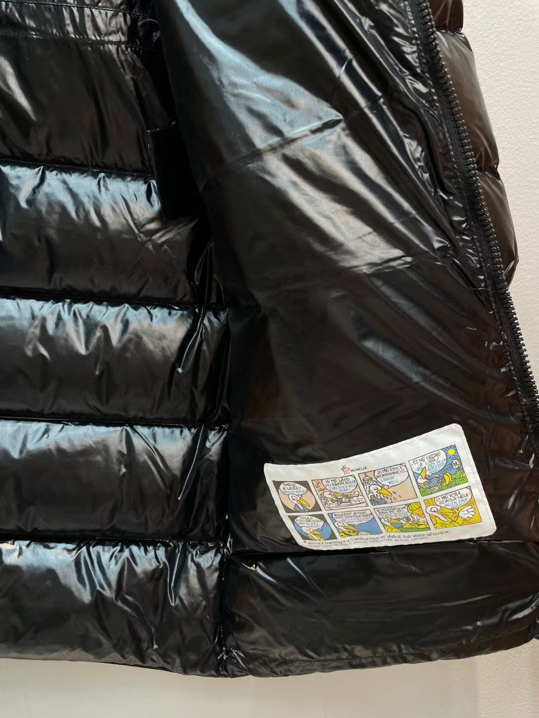 新款🌟出货啦📢！Moncle*秋冬经典Berry系列中长款男童羽绒服，可拆卸连帽领设计，充绒是最顶级的9