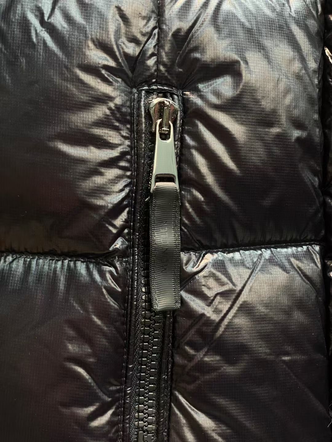 新款🌟出货啦📢！Moncle*秋冬经典Diamante系列中长款女童羽绒服，可拆卸连帽领设计，直筒版型！