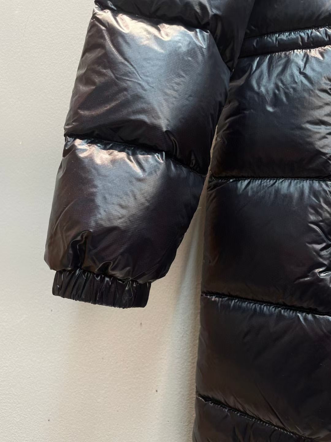 新款🌟出货啦📢！Moncle*秋冬经典Diamante系列中长款女童羽绒服，可拆卸连帽领设计，直筒版型！