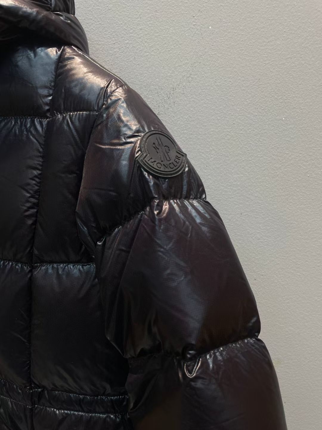 新款🌟出货啦📢！Moncle*秋冬经典Diamante系列中长款女童羽绒服，可拆卸连帽领设计，直筒版型！