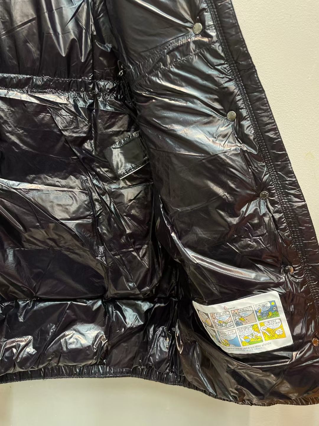 新款🌟出货啦📢！Moncle*秋冬经典Diamante系列中长款女童羽绒服，可拆卸连帽领设计，直筒版型！