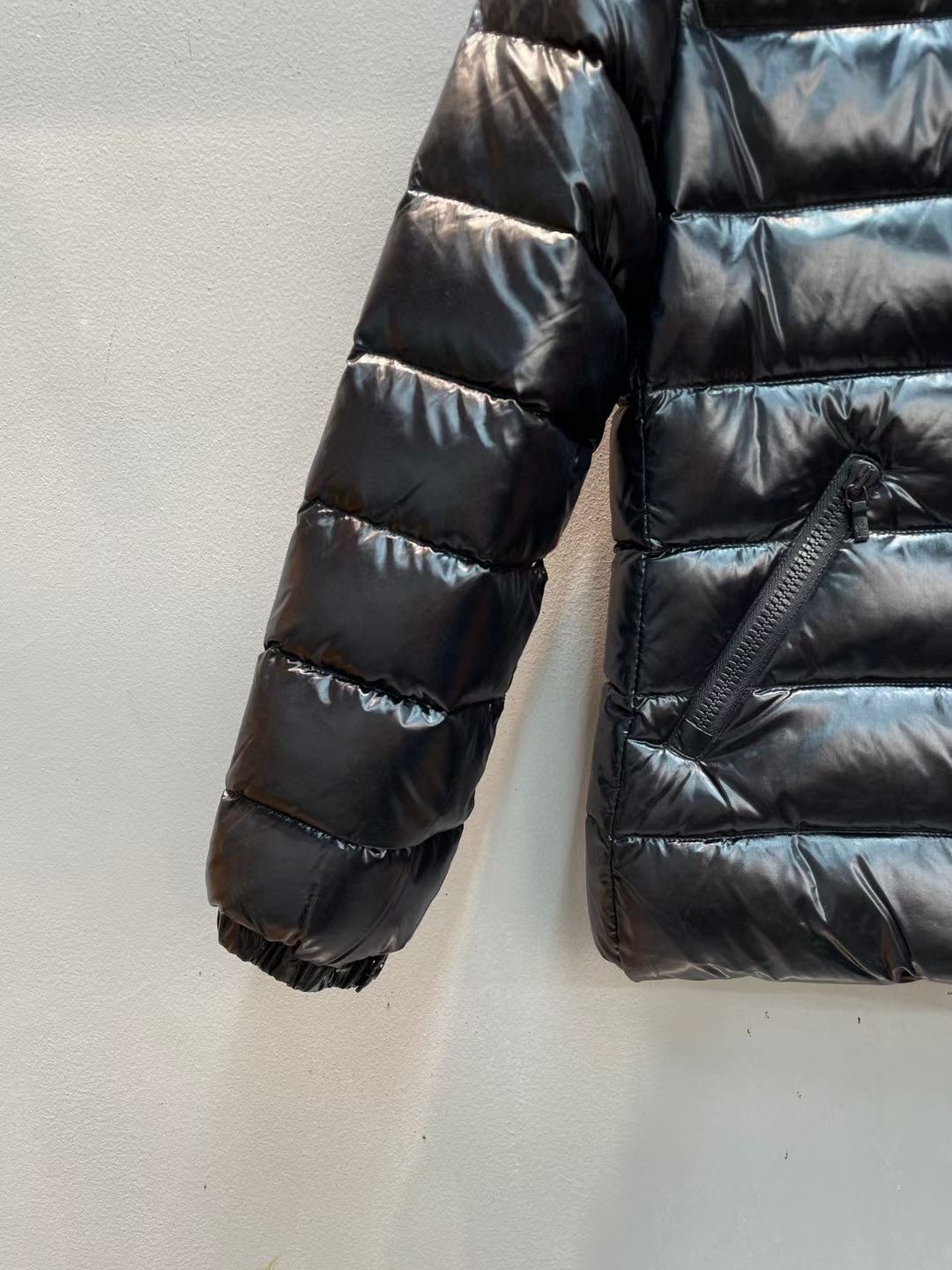 新款🌟出货啦📢！Moncle*秋冬经典Bady系列女童羽绒服，可拆卸连帽领设计，收腰版型！充绒是最顶级的