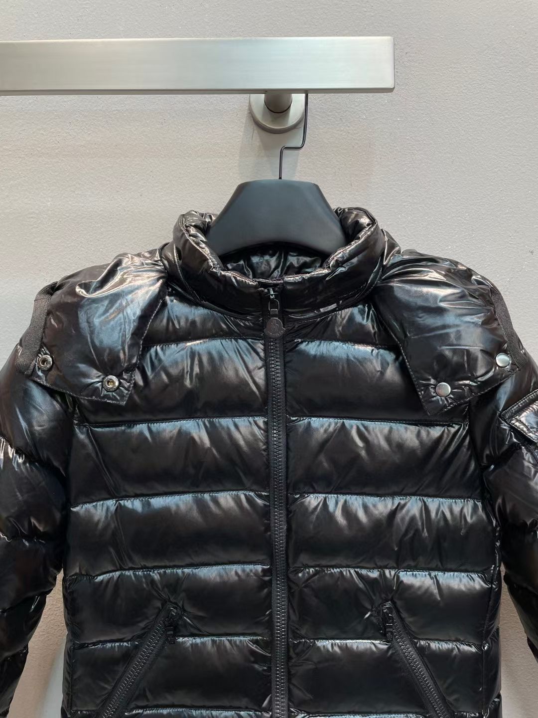 新款🌟出货啦📢！Moncle*秋冬经典Bady系列女童羽绒服，可拆卸连帽领设计，收腰版型！充绒是最顶级的