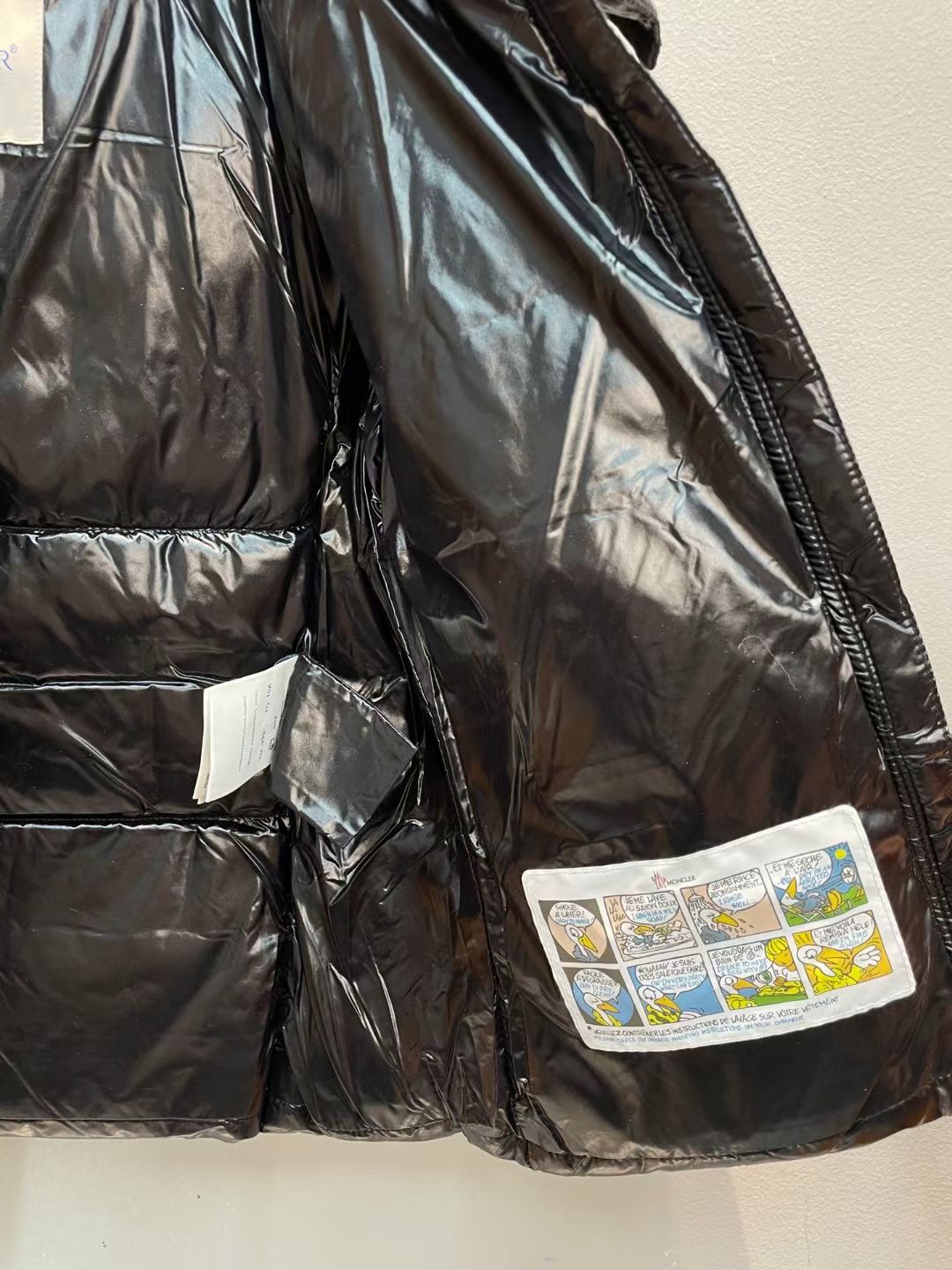 新款🌟出货啦📢！Moncle*秋冬经典Bady系列女童羽绒服，可拆卸连帽领设计，收腰版型！充绒是最顶级的