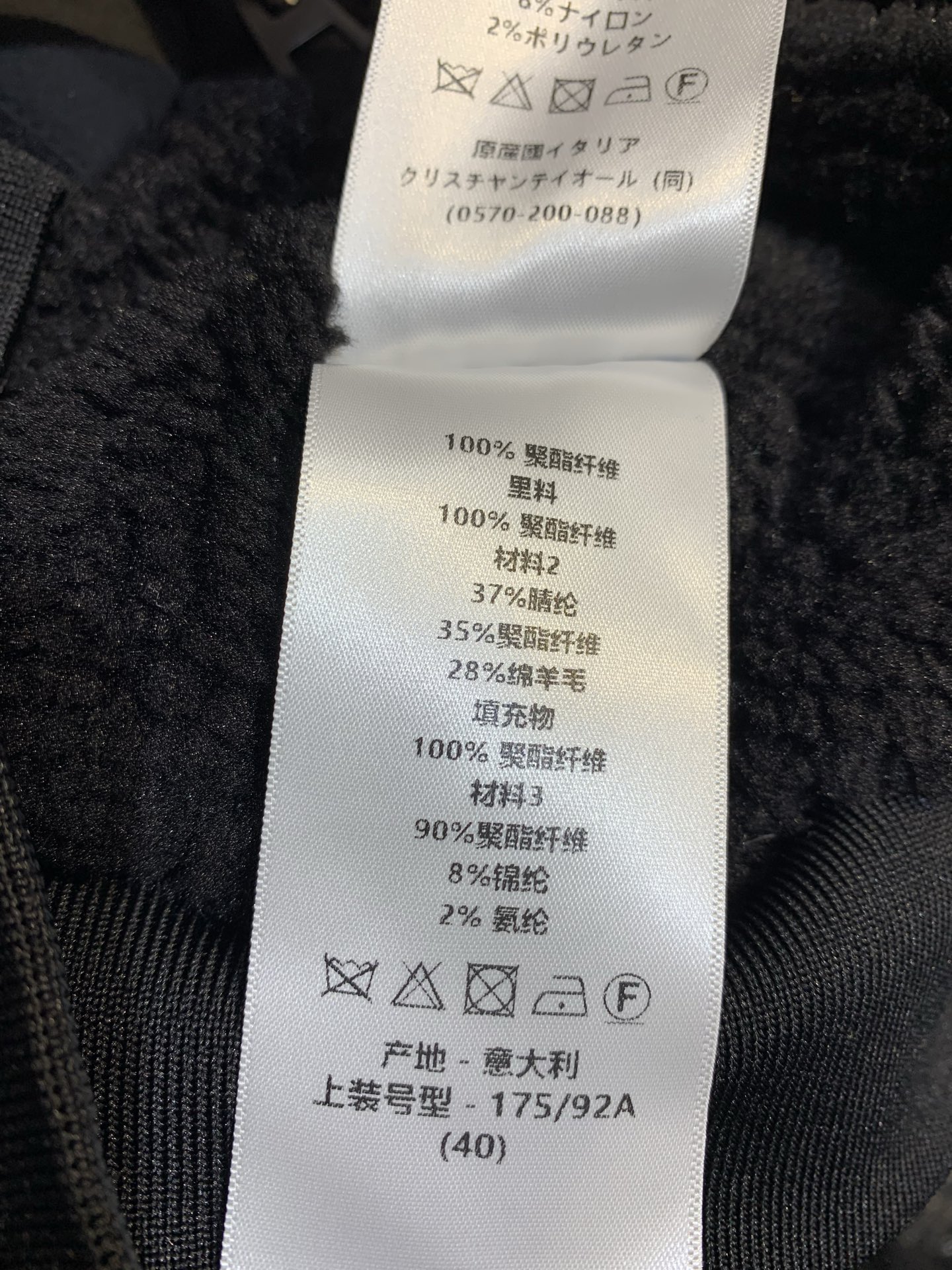 新款🔥出货啦📢 大货实拍 CD2025秋冬新款海军风羊羔毛领菱格纹棉服。经典菱格纹+羊羔毛翻领，优雅又保