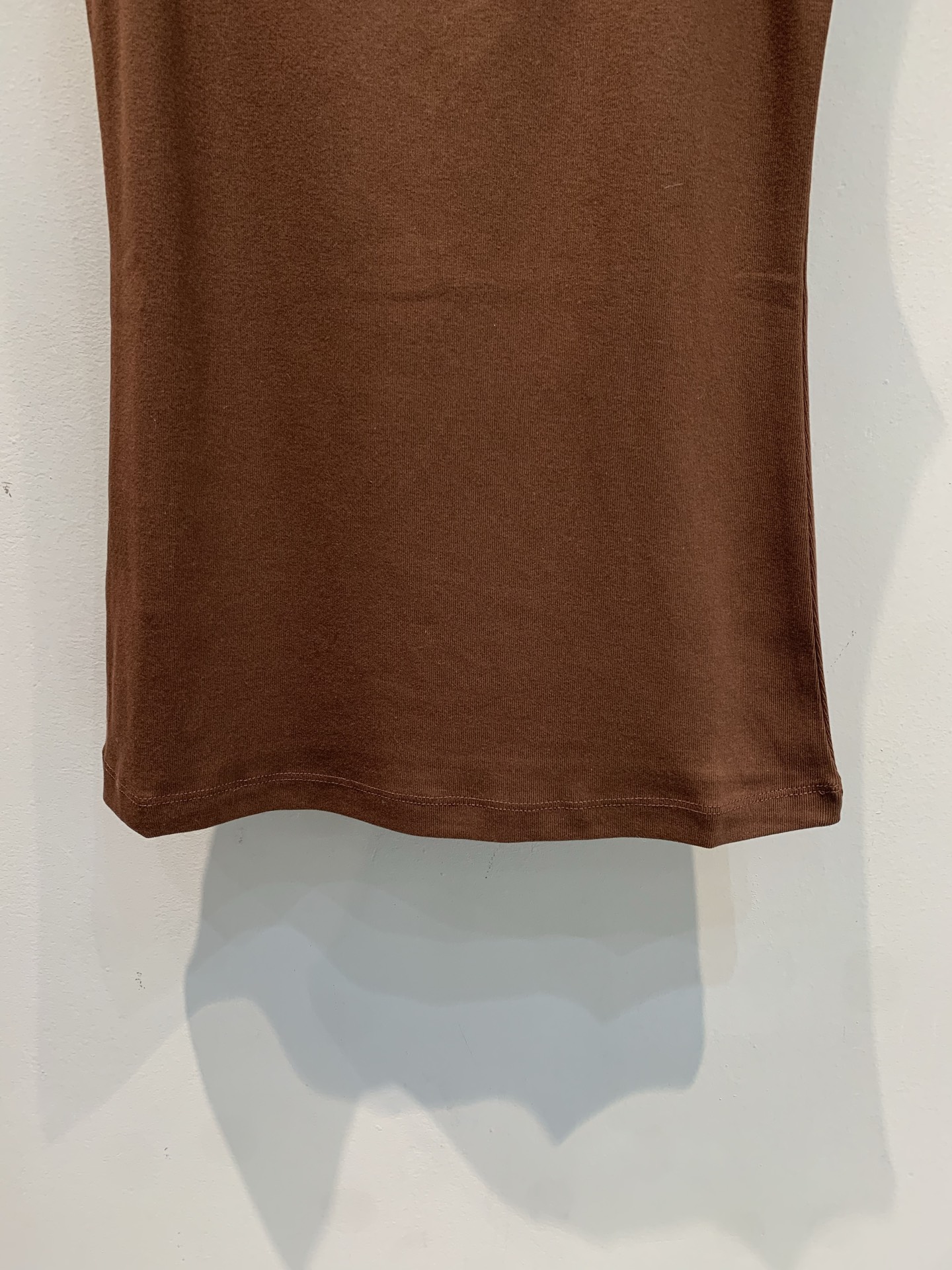 新款🔥出货啦📢 大货实拍 Prad*2025早秋新款时髦百搭三角标背心 螺纹工艺平纹针织背心，胸前三角标