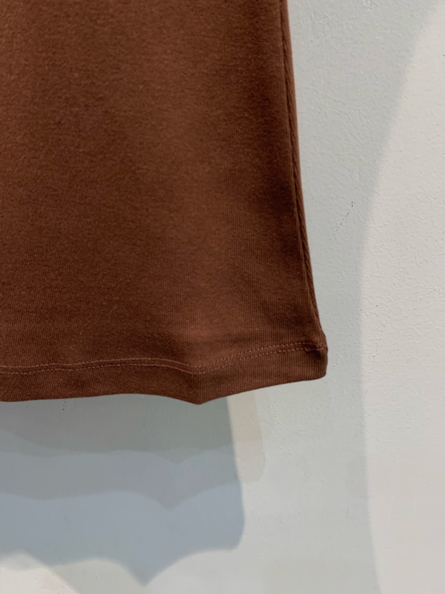 新款🔥出货啦📢 大货实拍 Prad*2025早秋新款时髦百搭三角标背心 螺纹工艺平纹针织背心，胸前三角标