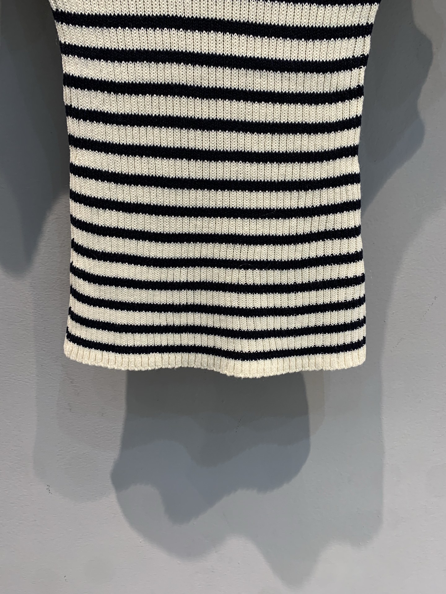 新款🔥出货啦📢 大货实拍 CD2025秋冬新款薄荷绿条纹针织上衣 来自Dioriviera限定系列，经典