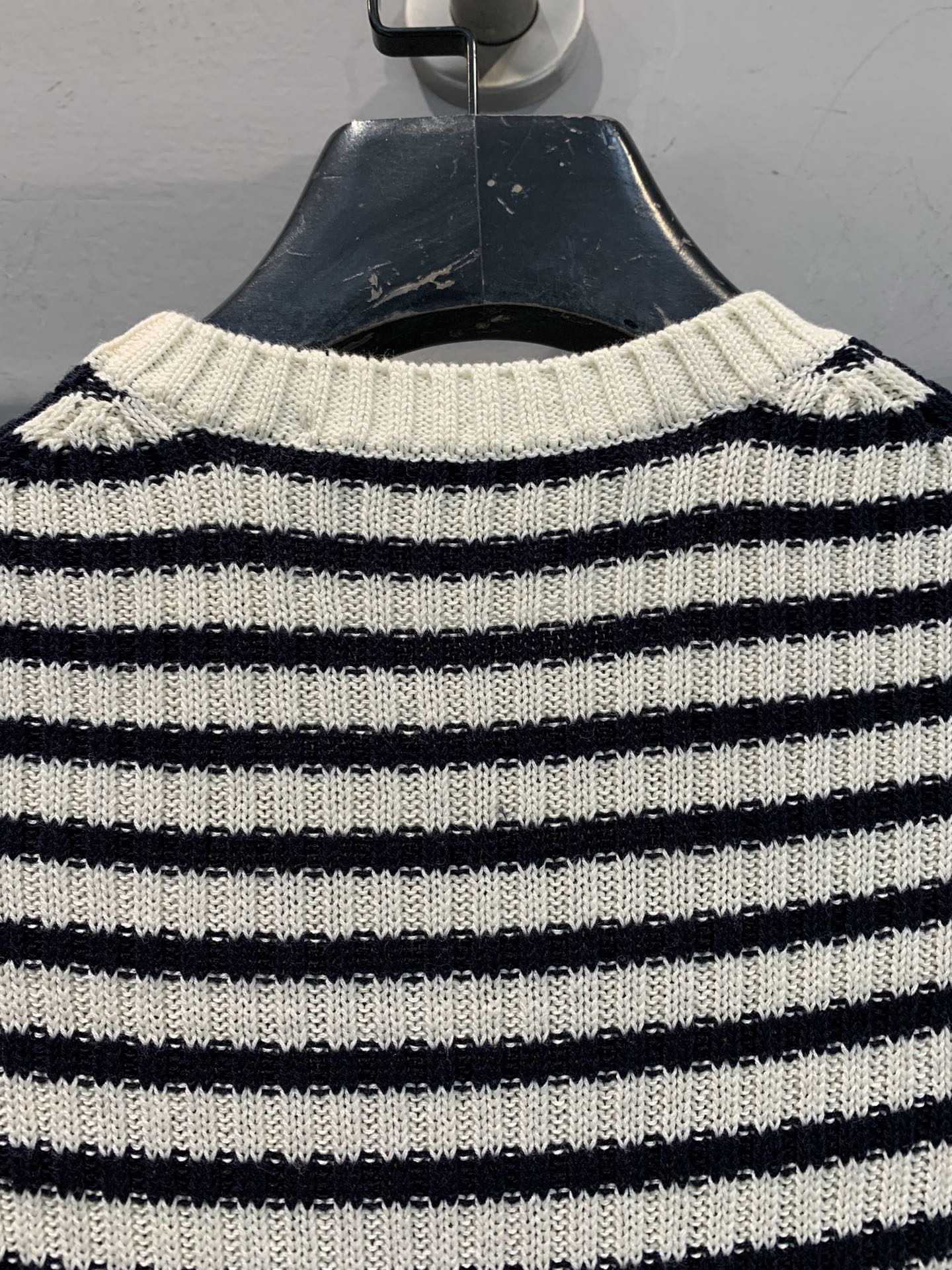 新款🔥出货啦📢 大货实拍 CD2025秋冬新款薄荷绿条纹针织上衣 来自Dioriviera限定系列，经典