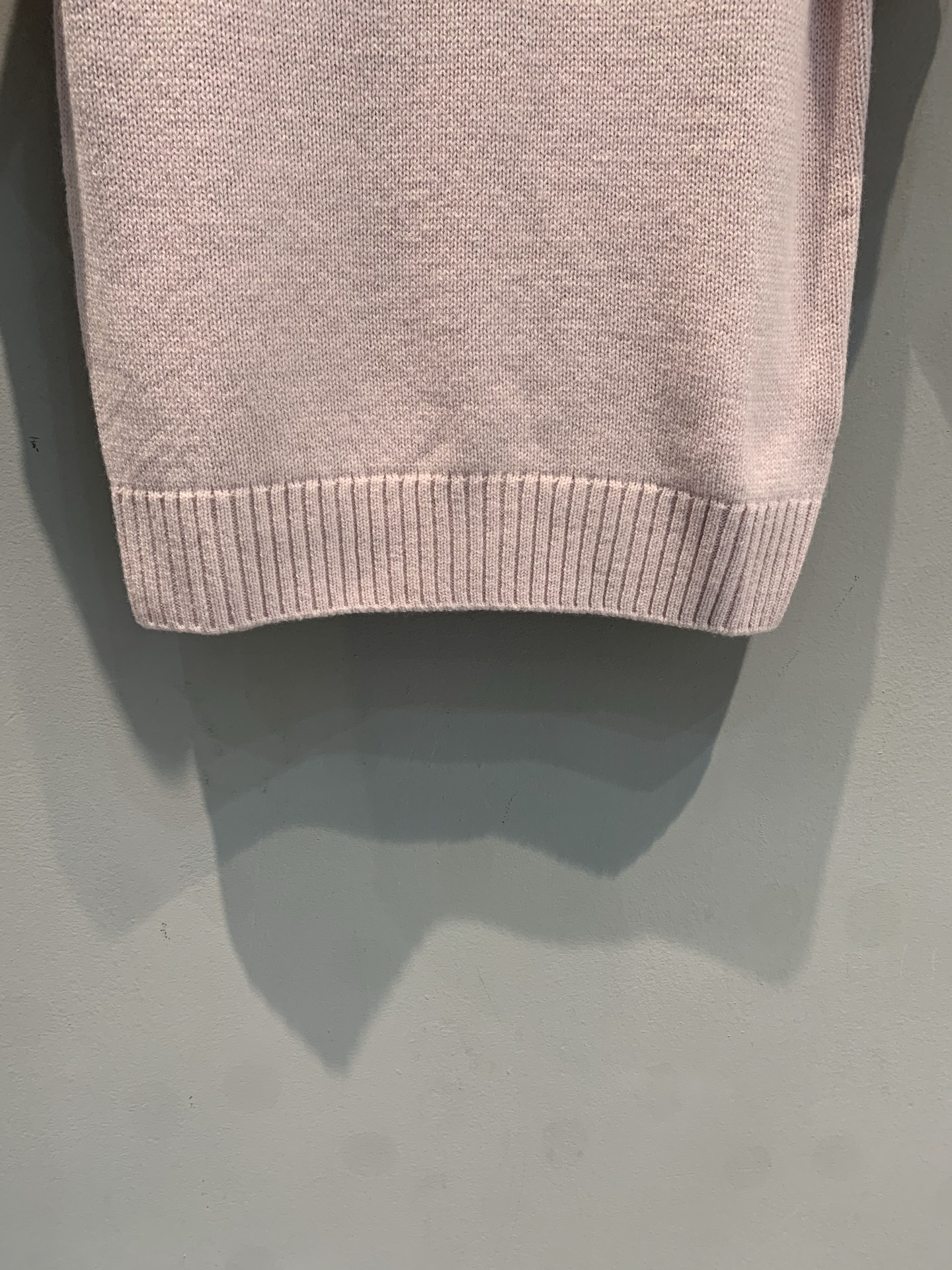 新款🔥出货啦📢 大货实拍 CD2025秋冬新款幸运星短袖羊绒针织上衣 经典时尚。采用粉色山羊绒织物精心制