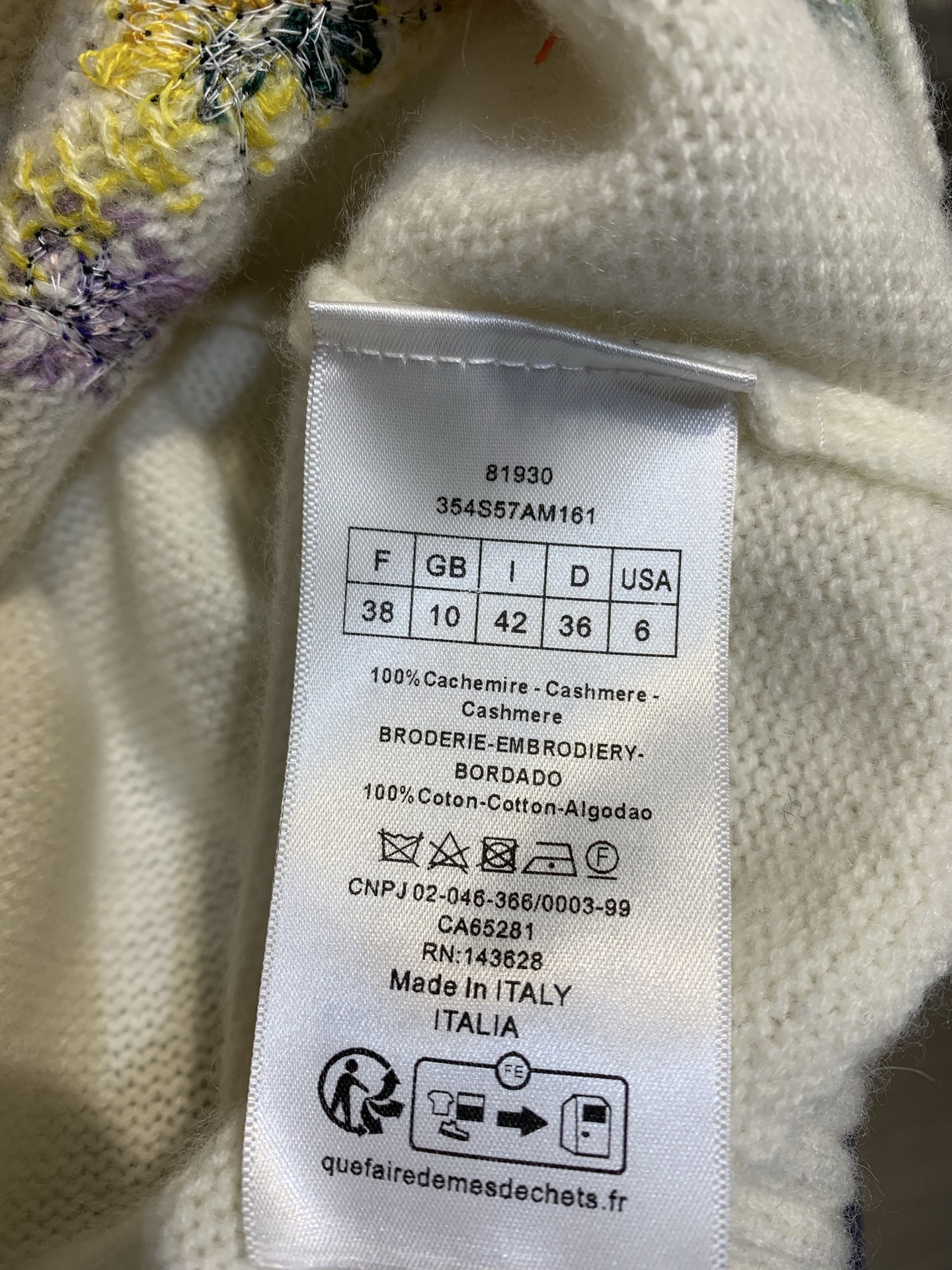 新款🔥出货啦📢 大货实拍 CD2025秋冬新款花卉刺绣羊绒上衣 饰以多色Florilegio图案 呈现缤