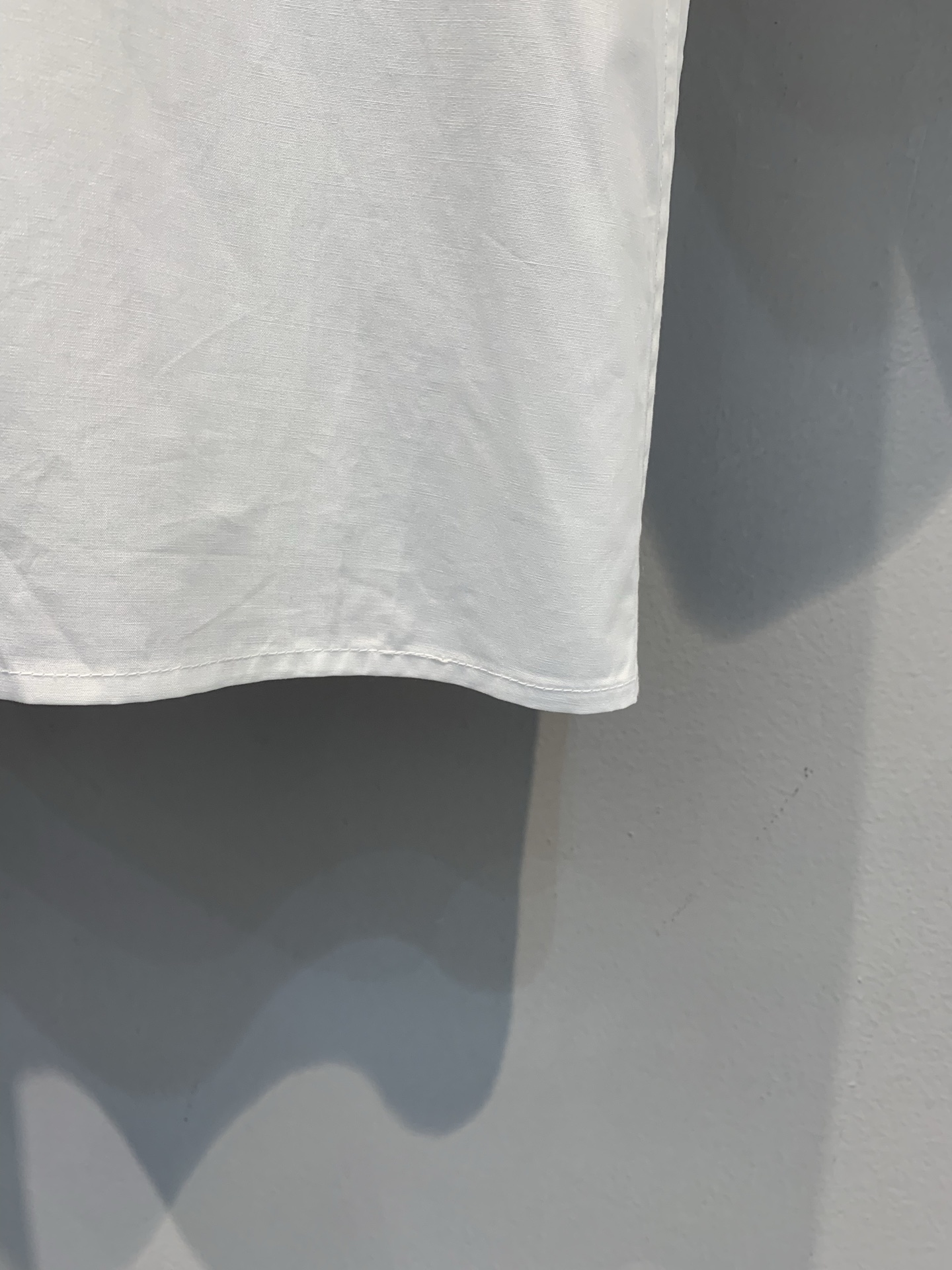 新款🔥出货啦📢 大货实拍Prad*2025早秋新款学院风三角标短袖衬衣 高密度80支府绸棉质 极简主义设