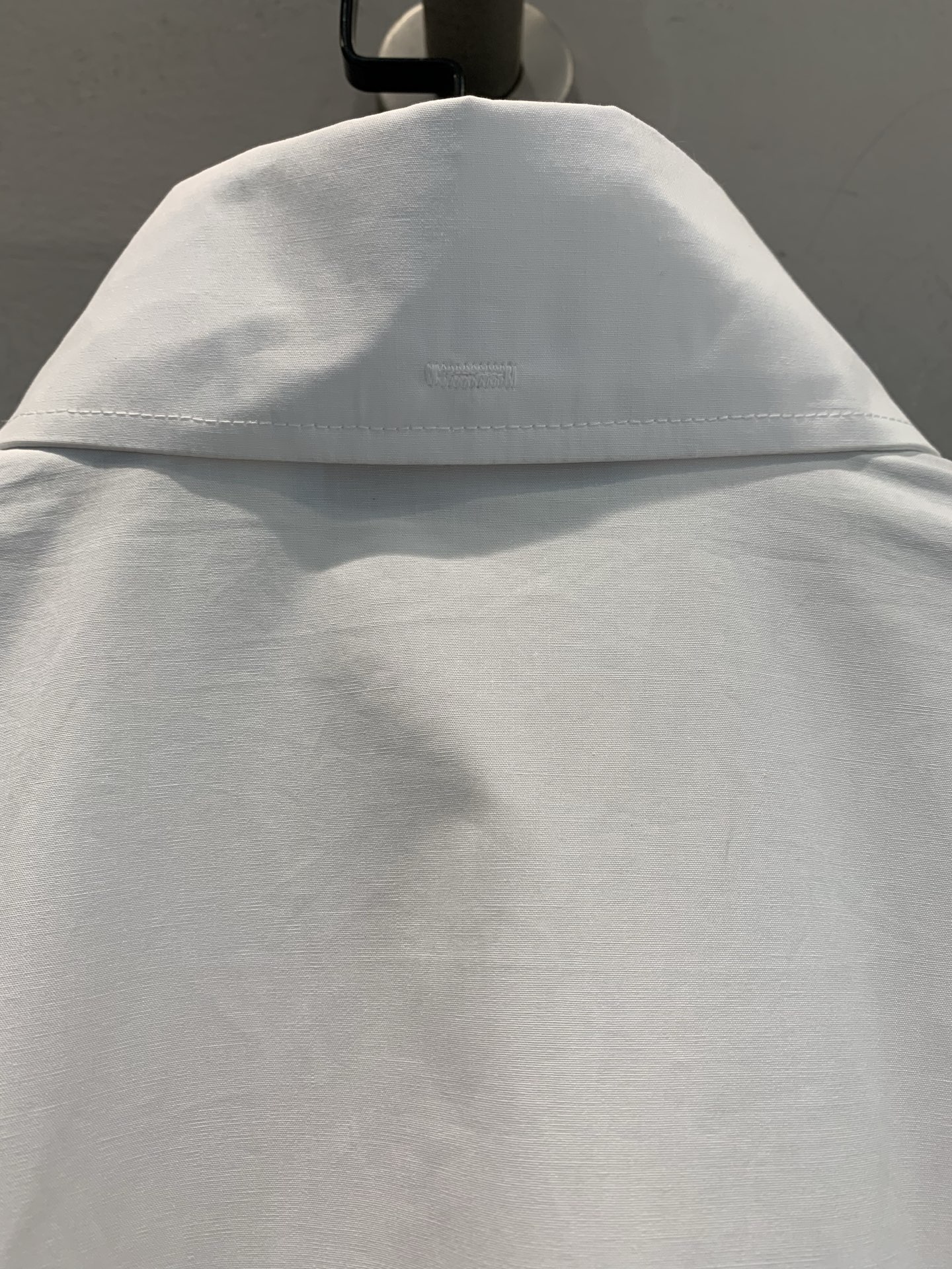 新款🔥出货啦📢 大货实拍Prad*2025早秋新款学院风三角标短袖衬衣 高密度80支府绸棉质 极简主义设