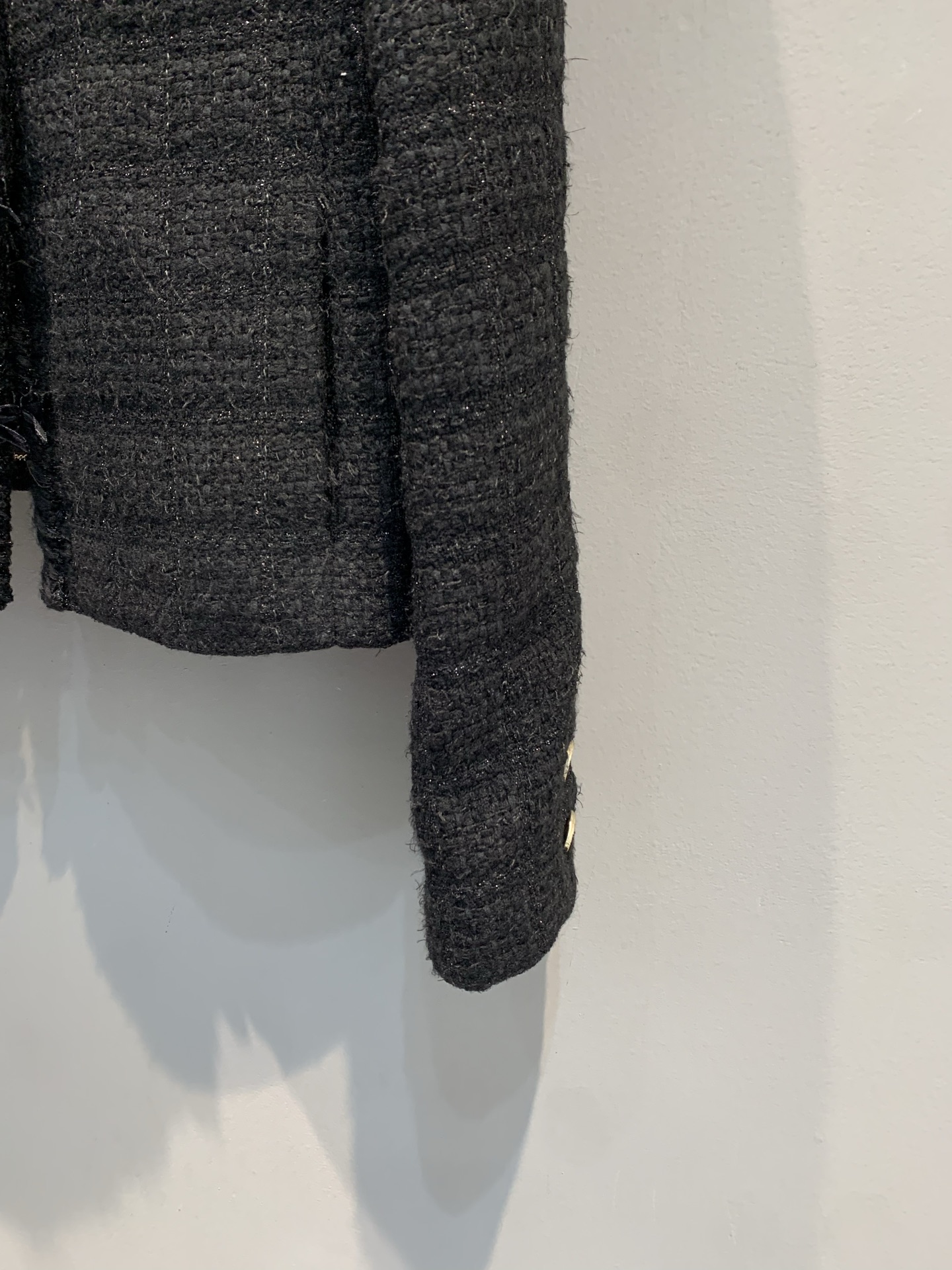 新款🔥出货啦📢 大货实拍 C家2025秋冬新款复古时髦蝴蝶结扣短款粗花呢外套，经典编织材质+真丝内衬，质