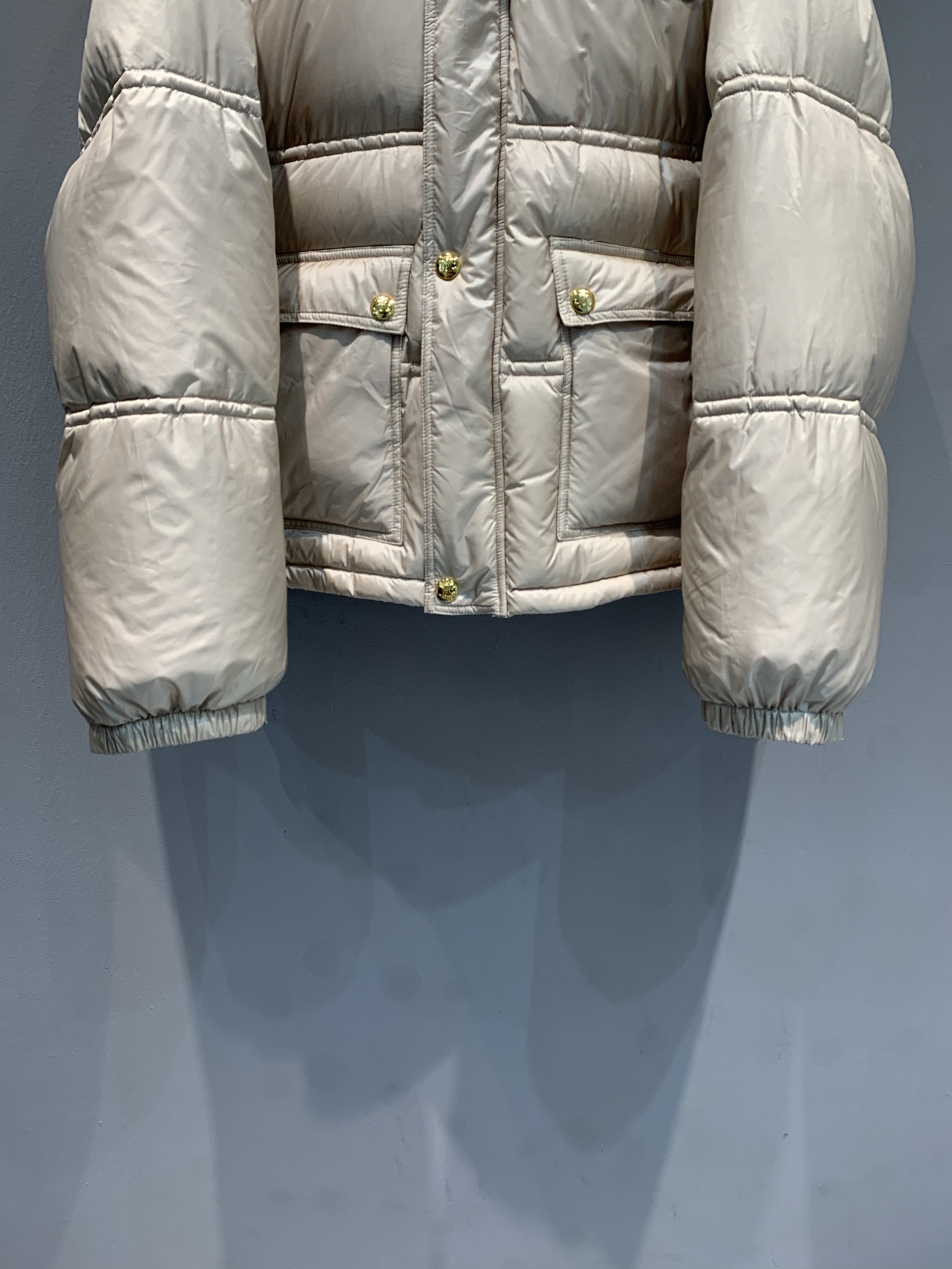 新款🔥出货啦📢 大货实拍 Celin*2025秋冬新款针织领羽绒外套，轻质尼龙+高蓬松羽绒，保暖力满分!