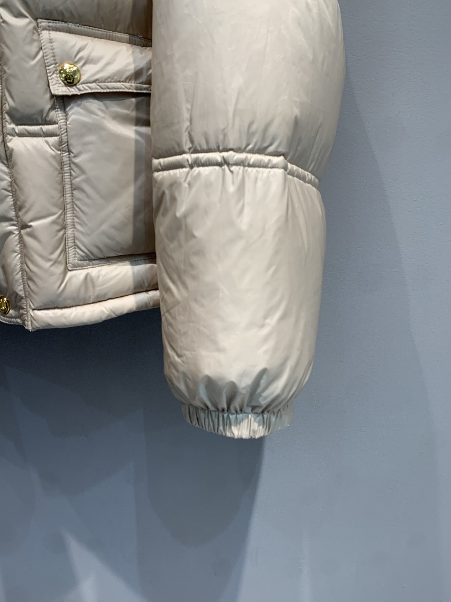 新款🔥出货啦📢 大货实拍 Celin*2025秋冬新款针织领羽绒外套，轻质尼龙+高蓬松羽绒，保暖力满分!