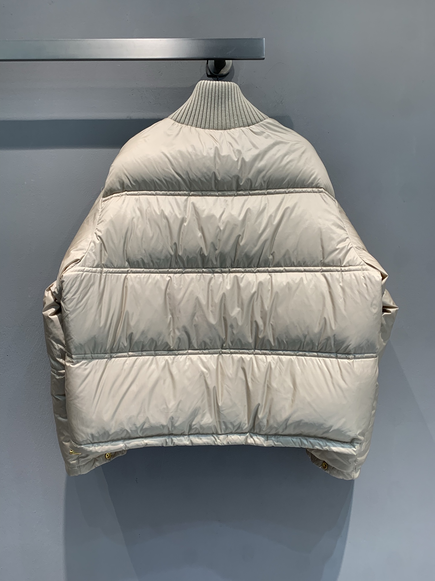 新款🔥出货啦📢 大货实拍 Celin*2025秋冬新款针织领羽绒外套，轻质尼龙+高蓬松羽绒，保暖力满分!