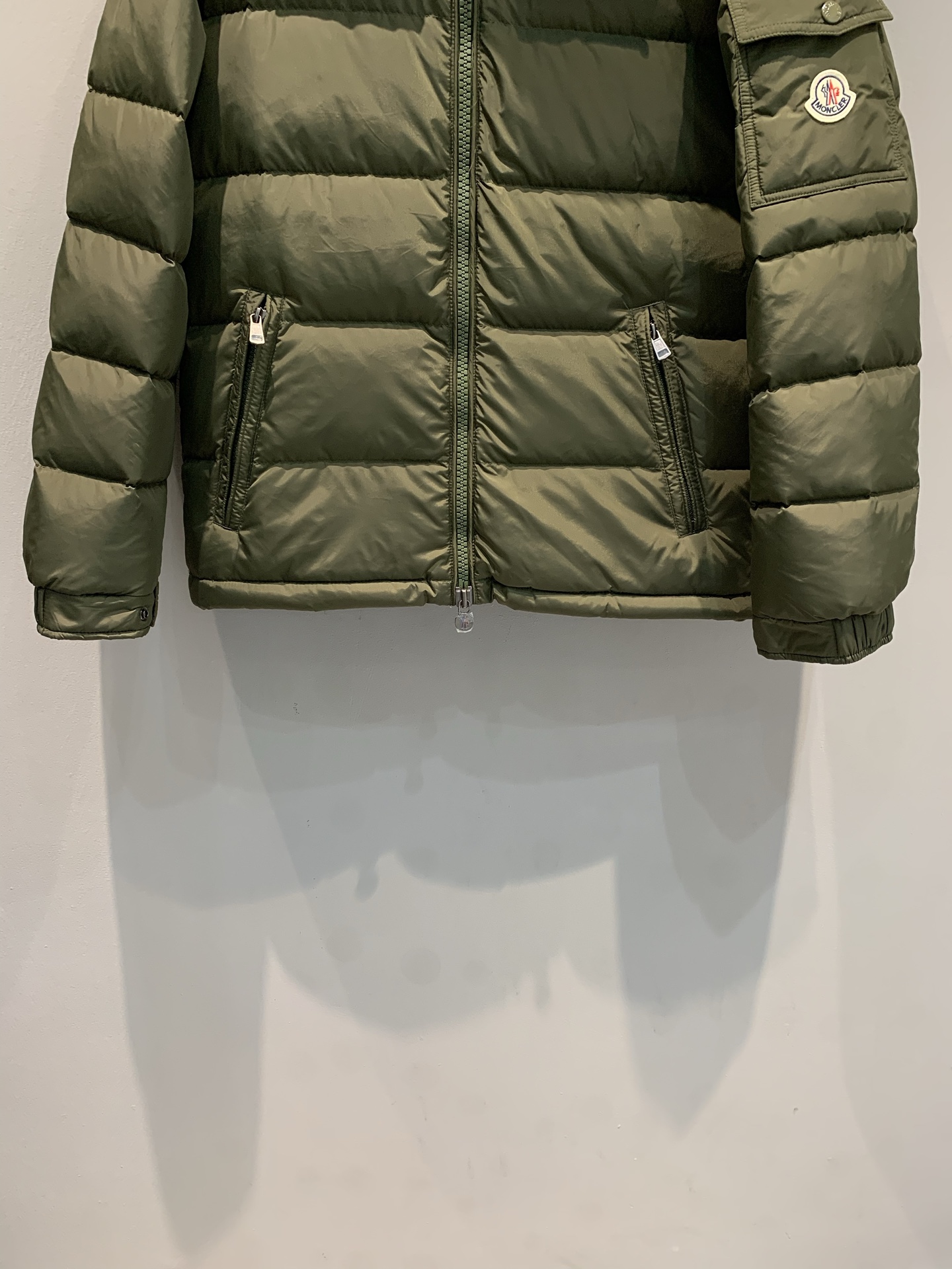 新款🔥出货啦📢 大货实拍 Moncle*2025秋冬新Maya哑光羽绒服，新哑光面料，填充国标95白鹅绒