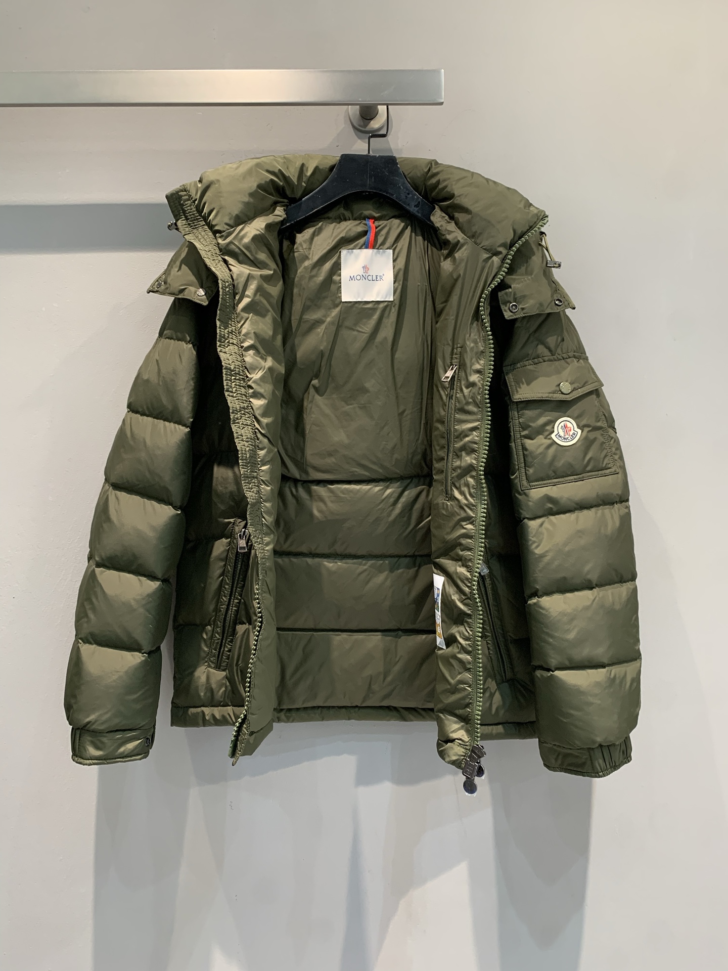 新款🔥出货啦📢 大货实拍 Moncle*2025秋冬新Maya哑光羽绒服，新哑光面料，填充国标95白鹅绒