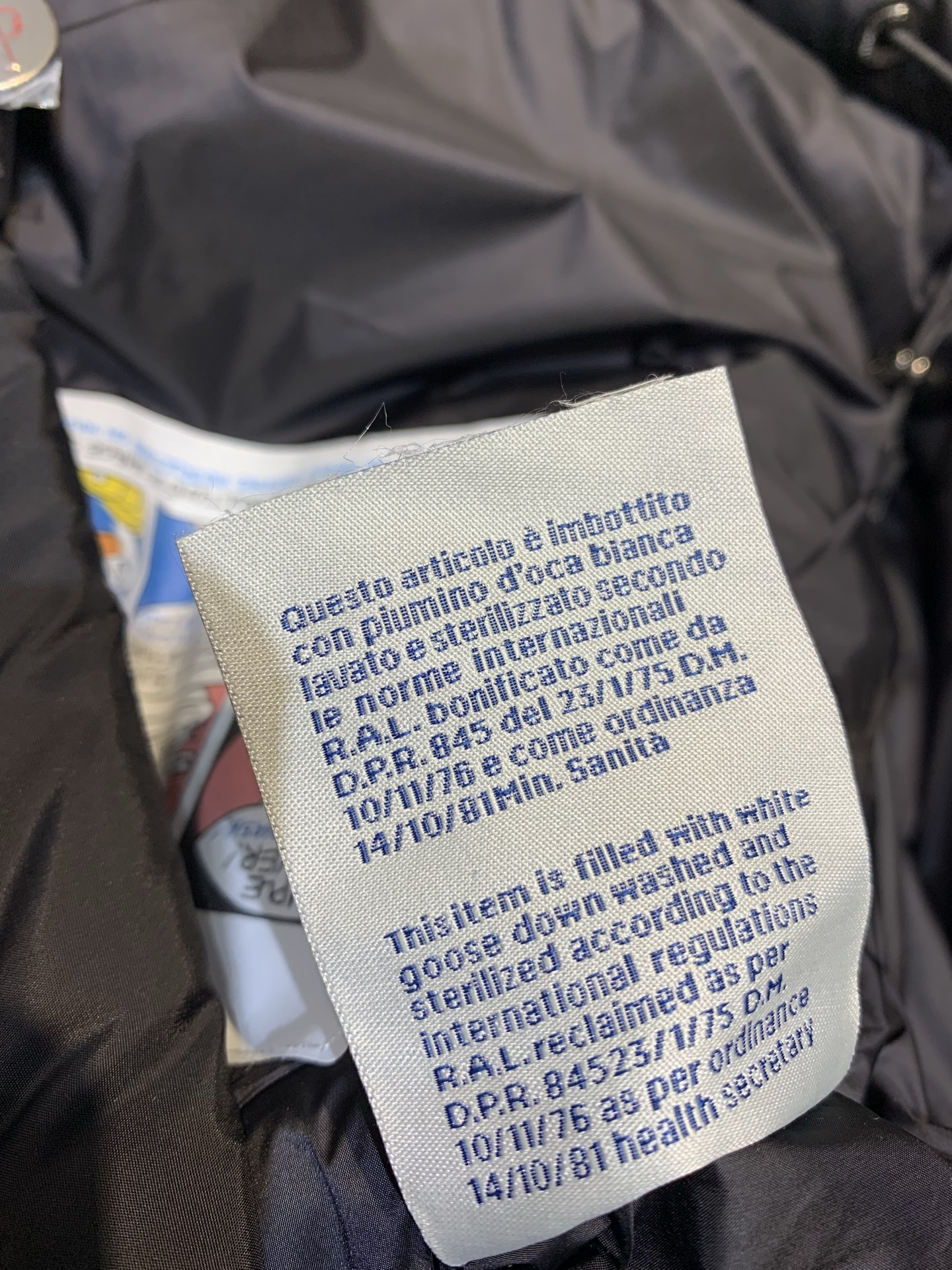 新款🔥出货啦📢 大货实拍 Moncle*2025秋冬新Maya哑光羽绒服，新哑光面料，填充国标95白鹅绒