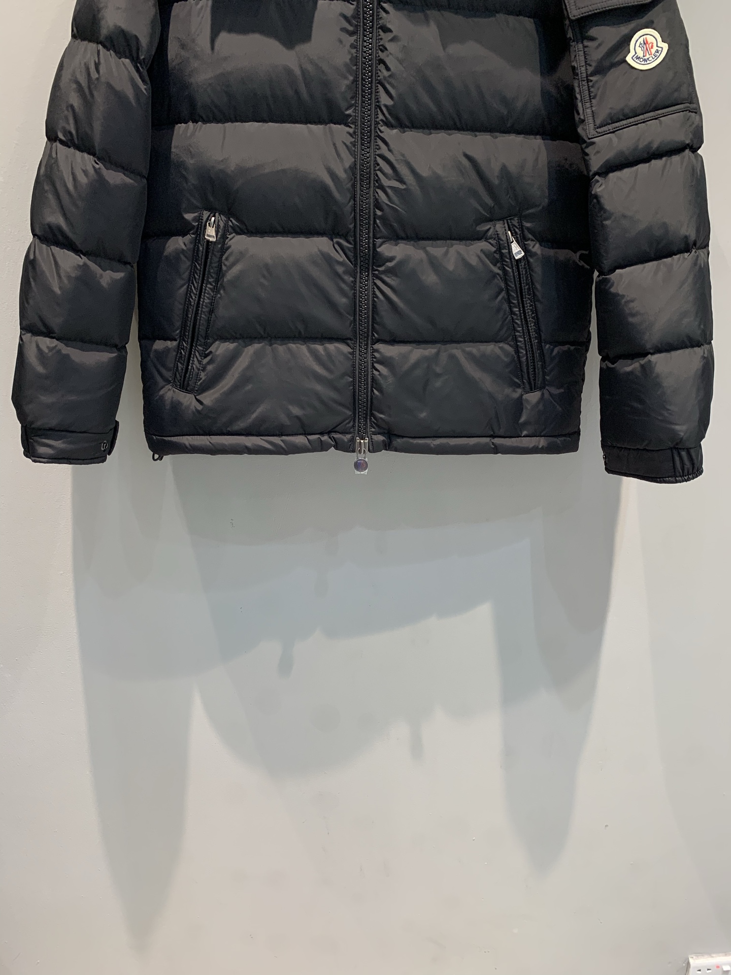 新款🔥出货啦📢 大货实拍 Moncle*2025秋冬新Maya哑光羽绒服，新哑光面料，填充国标95白鹅绒