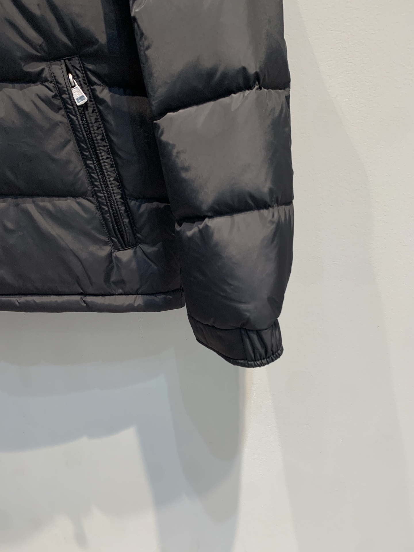 新款🔥出货啦📢 大货实拍 Moncle*2025秋冬新Maya哑光羽绒服，新哑光面料，填充国标95白鹅绒