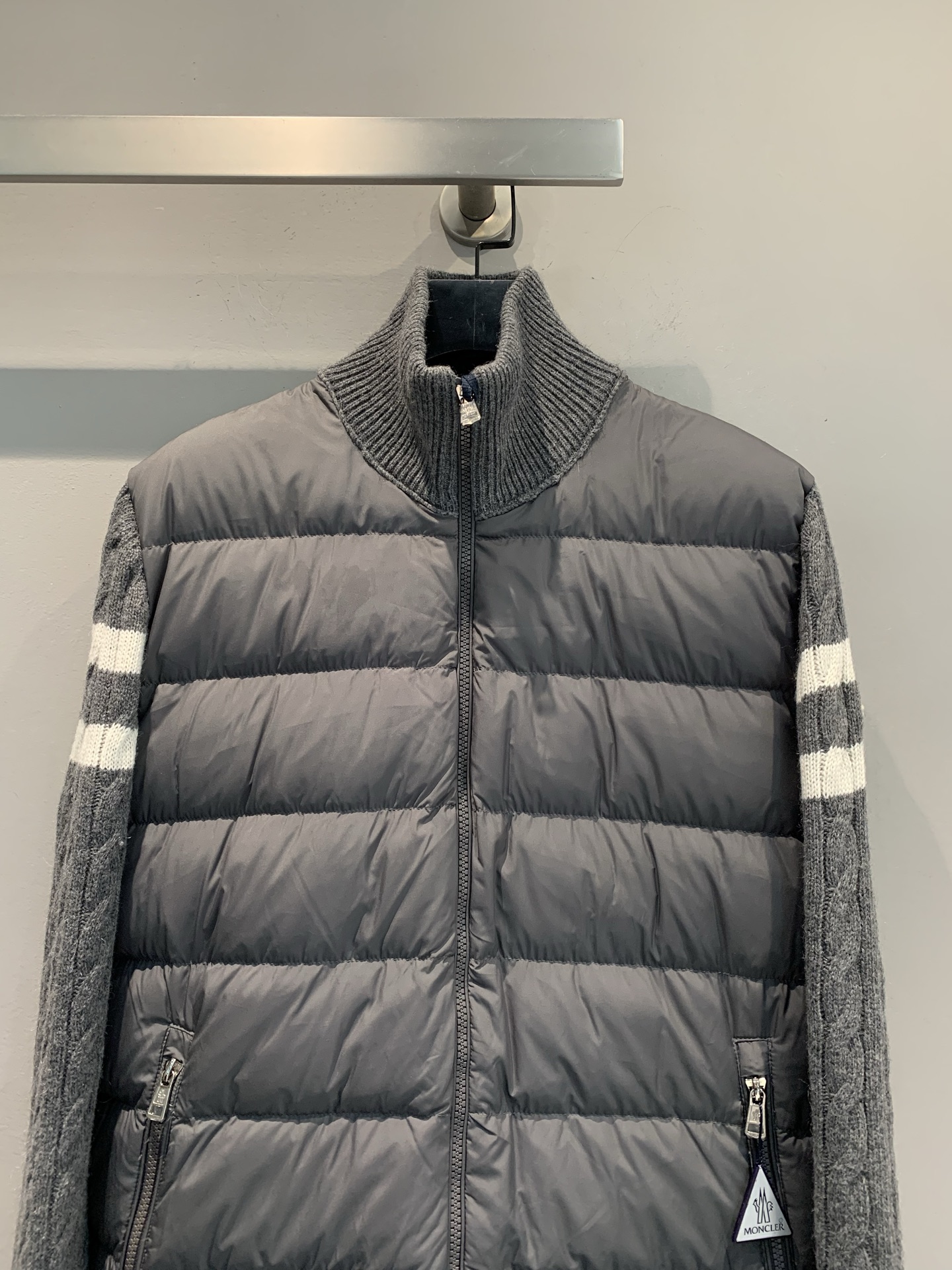 新款🔥出货啦📢 大货实拍 Moncle* Padded系列拼接针织羽绒服，羊毛针织+轻薄羽绒，保暖又时髦