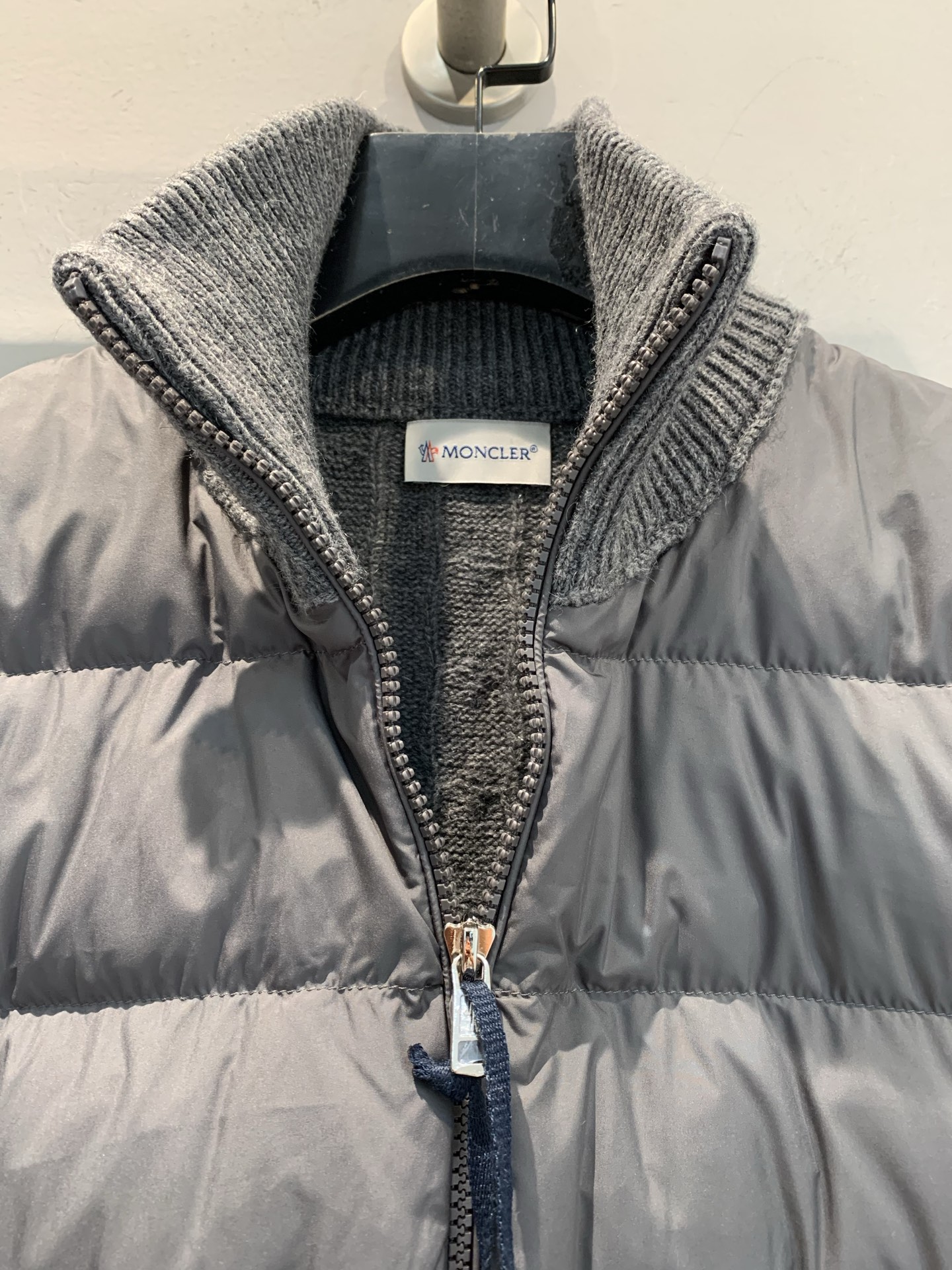 新款🔥出货啦📢 大货实拍 Moncle* Padded系列拼接针织羽绒服，羊毛针织+轻薄羽绒，保暖又时髦