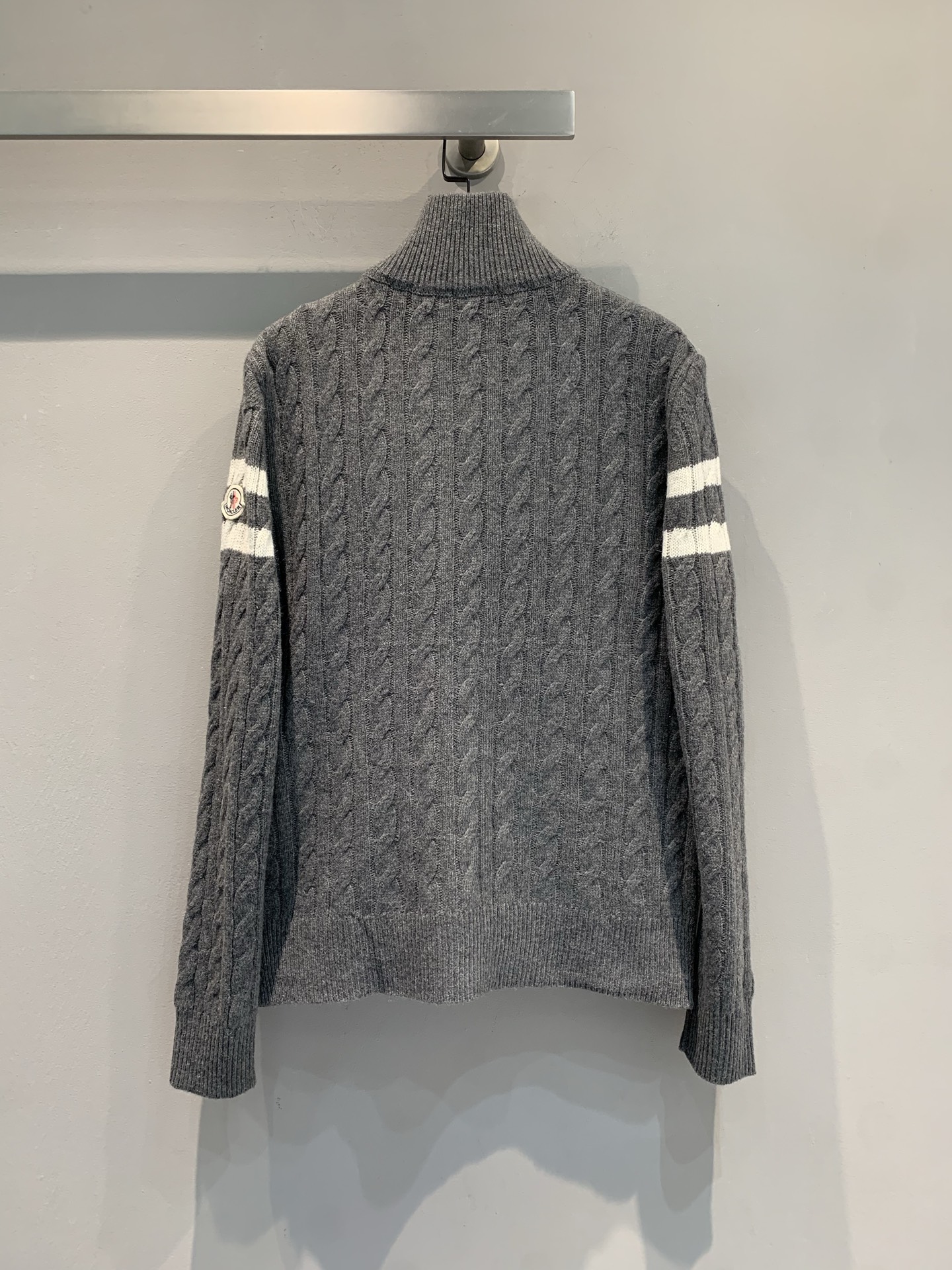 新款🔥出货啦📢 大货实拍 Moncle* Padded系列拼接针织羽绒服，羊毛针织+轻薄羽绒，保暖又时髦