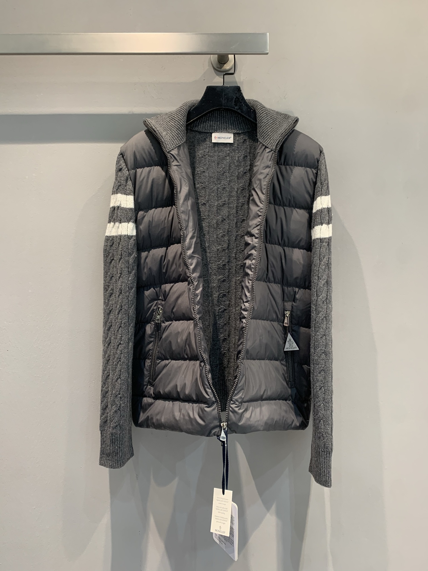 新款🔥出货啦📢 大货实拍 Moncle* Padded系列拼接针织羽绒服，羊毛针织+轻薄羽绒，保暖又时髦