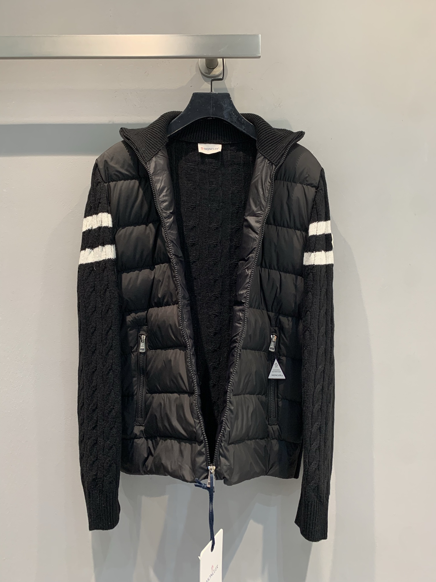 新款🔥出货啦📢 大货实拍 Moncle* Padded系列拼接针织羽绒服，羊毛针织+轻薄羽绒，保暖又时髦