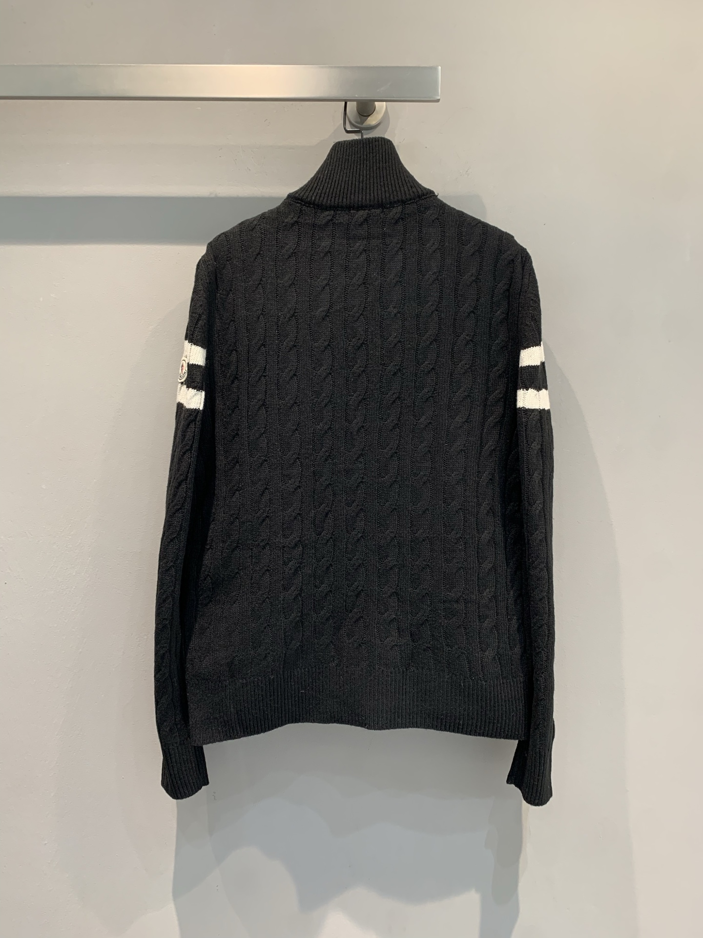 新款🔥出货啦📢 大货实拍 Moncle* Padded系列拼接针织羽绒服，羊毛针织+轻薄羽绒，保暖又时髦