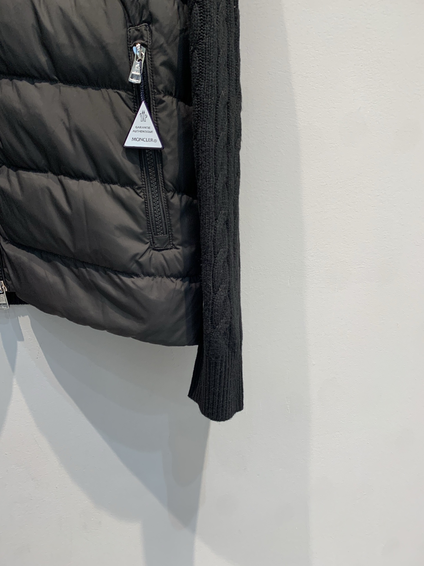 新款🔥出货啦📢 大货实拍 Moncle* Padded系列拼接针织羽绒服，羊毛针织+轻薄羽绒，保暖又时髦