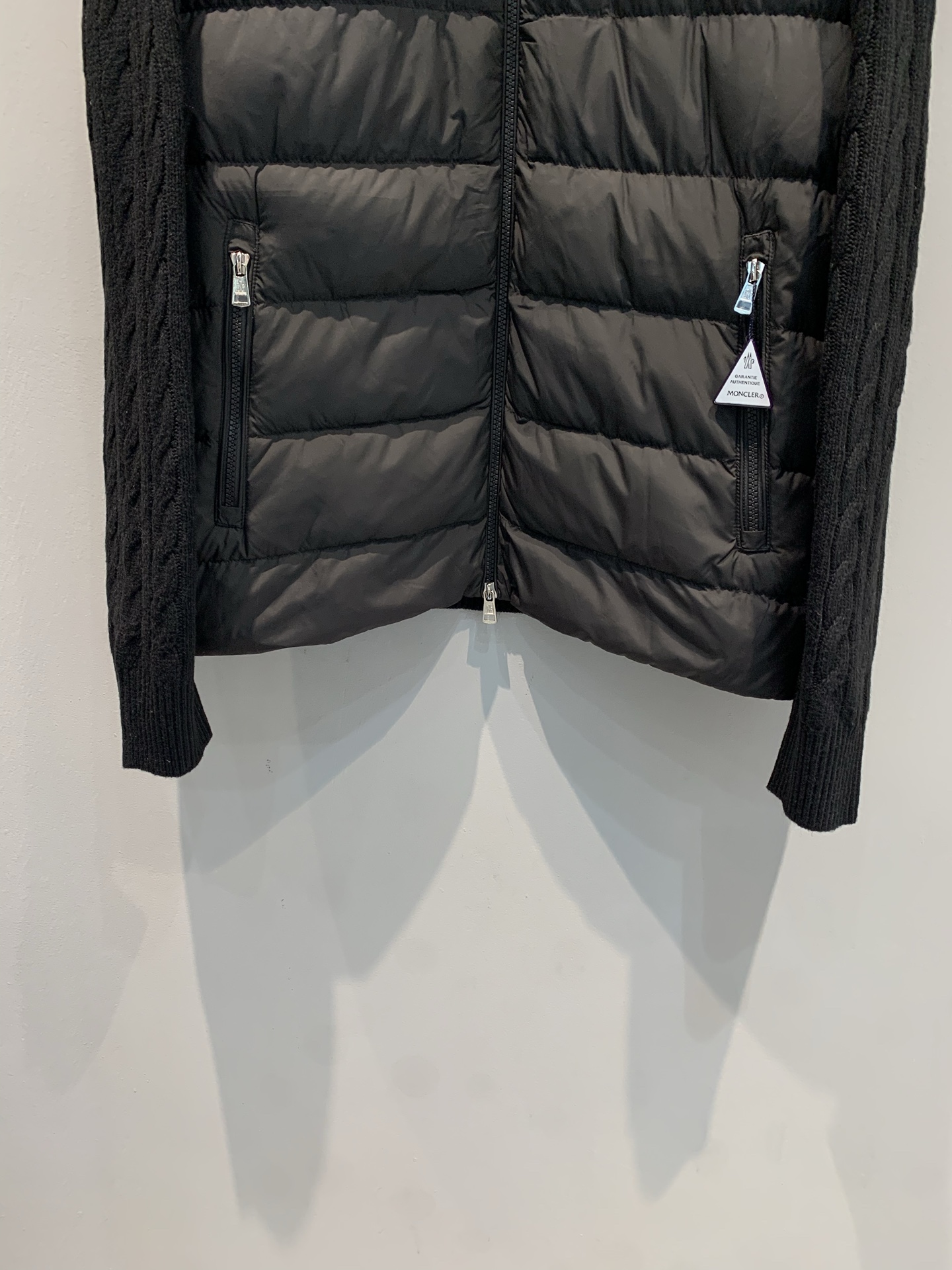 新款🔥出货啦📢 大货实拍 Moncle* Padded系列拼接针织羽绒服，羊毛针织+轻薄羽绒，保暖又时髦