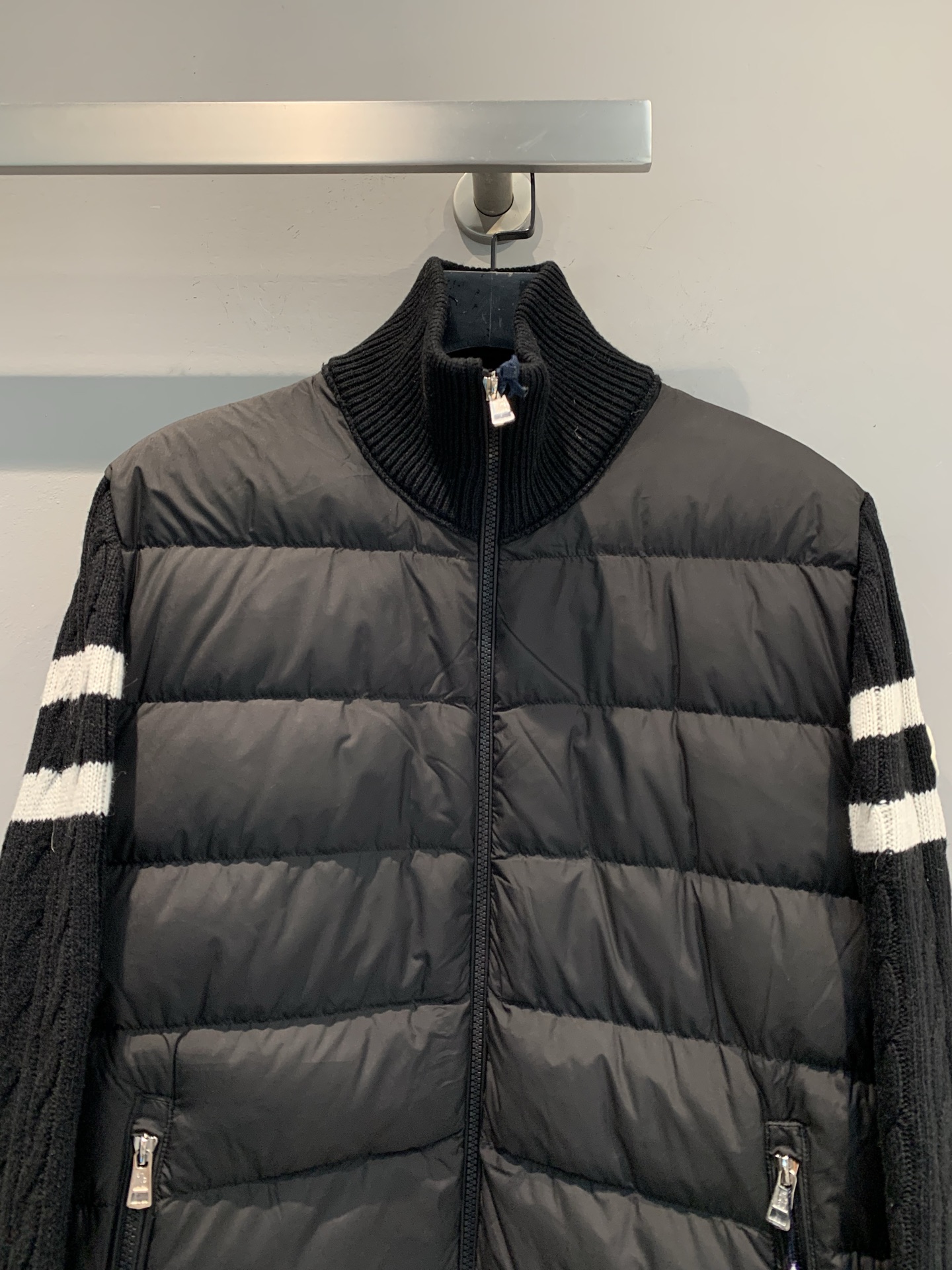 新款🔥出货啦📢 大货实拍 Moncle* Padded系列拼接针织羽绒服，羊毛针织+轻薄羽绒，保暖又时髦