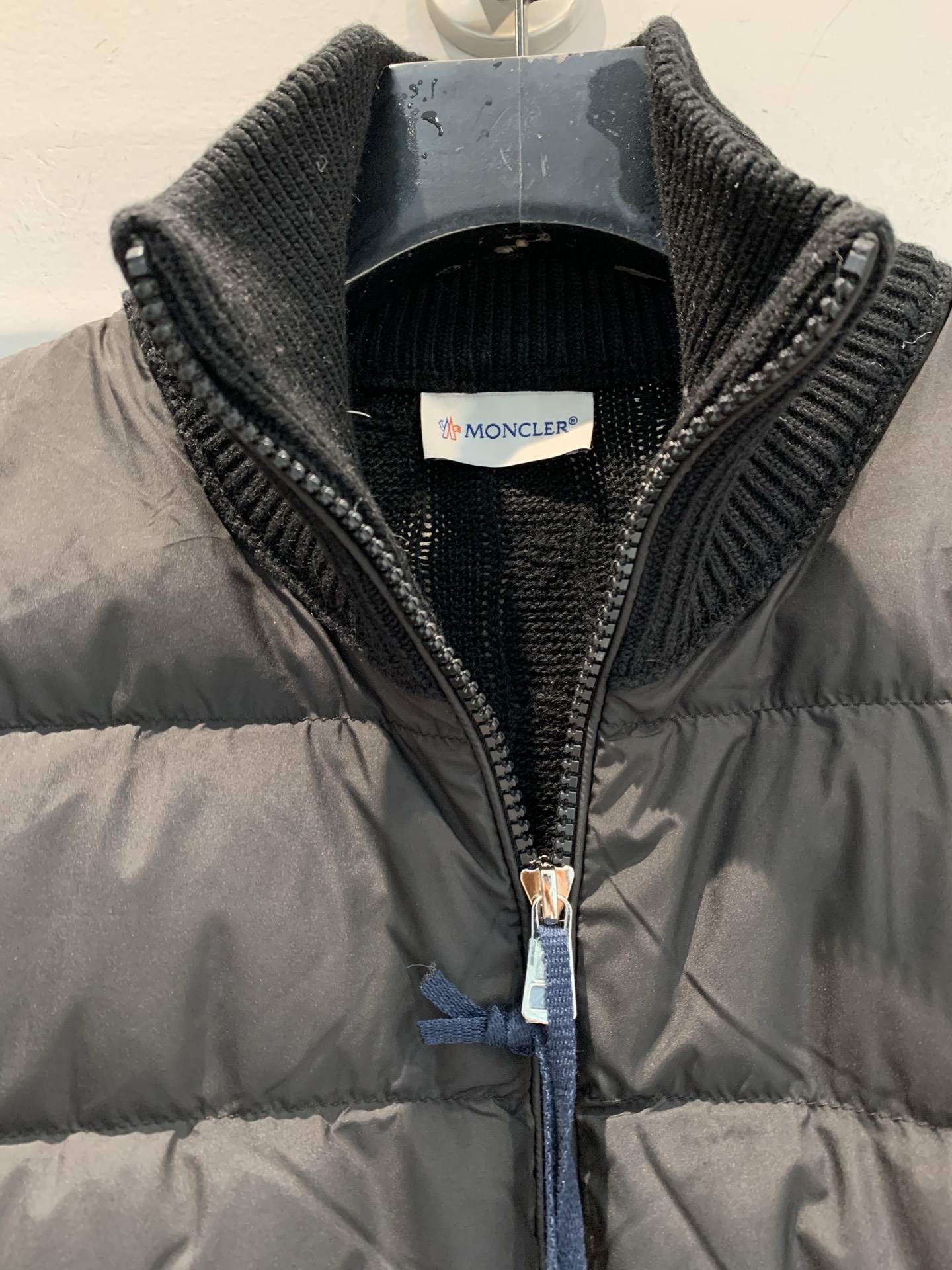 新款🔥出货啦📢 大货实拍 Moncle* Padded系列拼接针织羽绒服，羊毛针织+轻薄羽绒，保暖又时髦