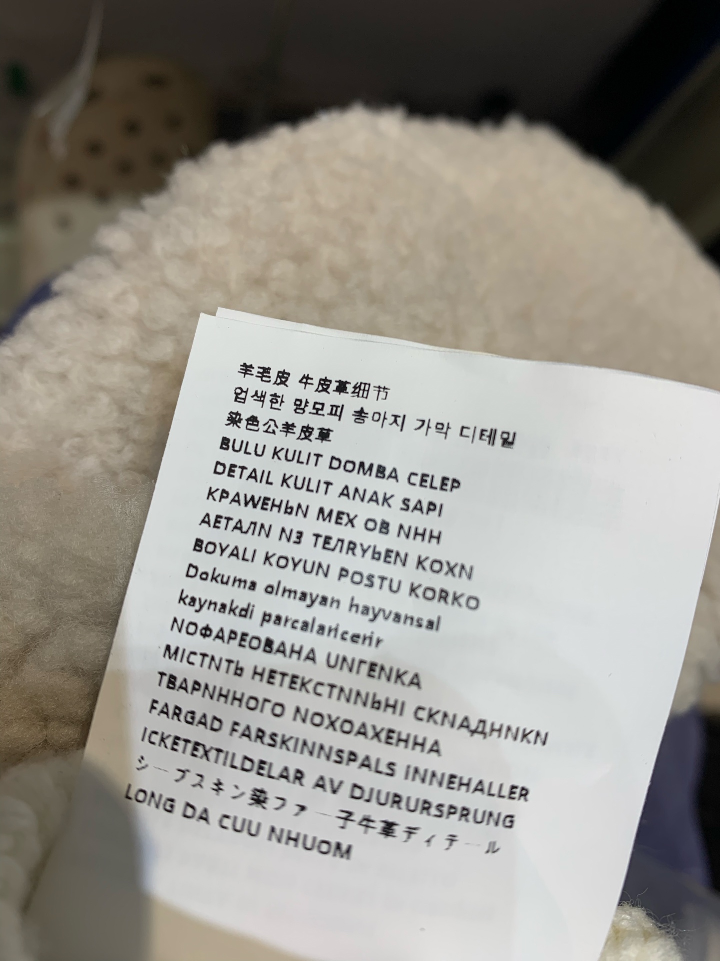 新款🔥出货啦📢 Miumi*2025秋冬新款假日系列羊毛皮针织手套。柔软细腻，保暖力满分，秋冬必备! 拇